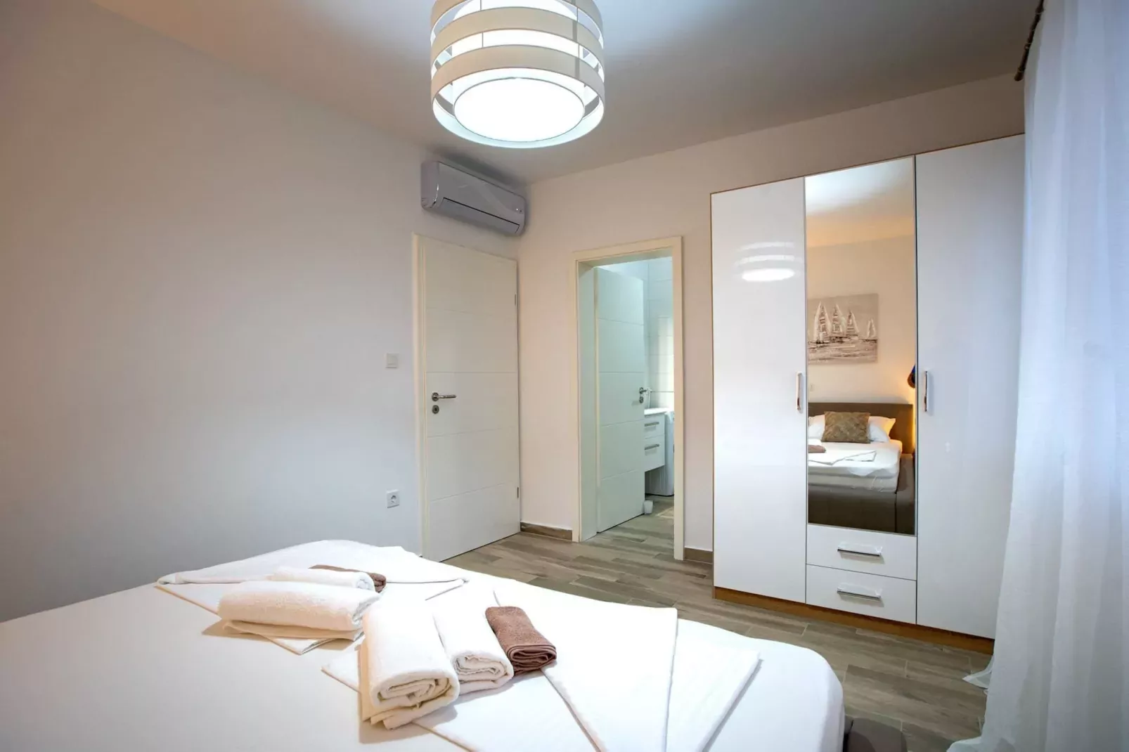 Villa Guliva - Apartment Golden Sun with Sea View-Slaapkamer
