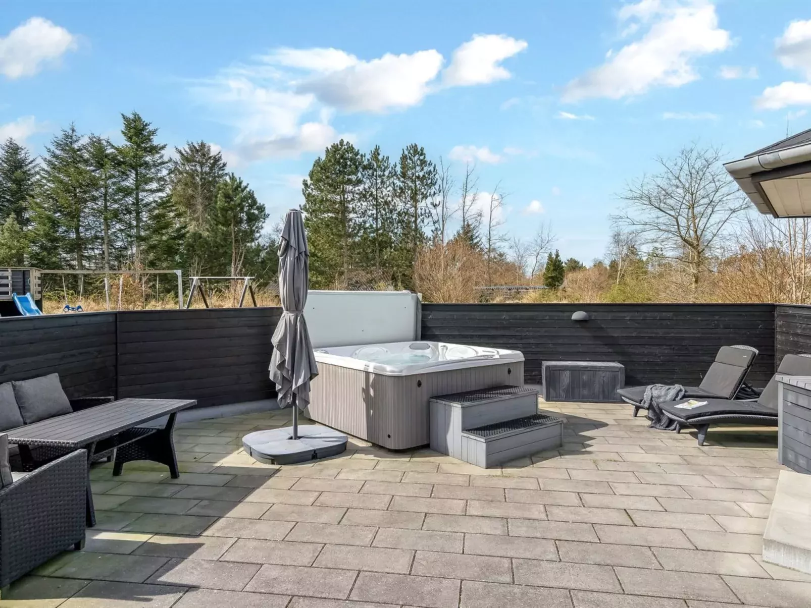 "Sunna" - 1.2km from the sea-Buiten