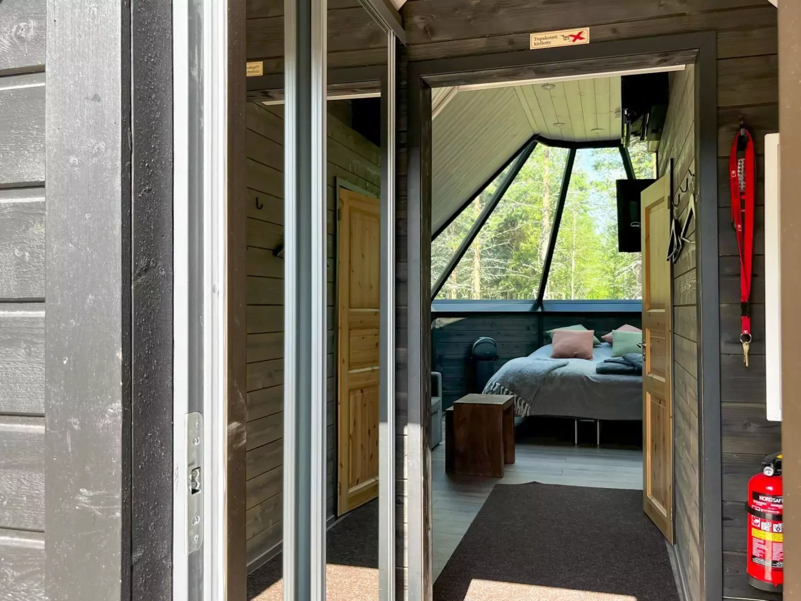 Samruam b aurora cabin-Binnen
