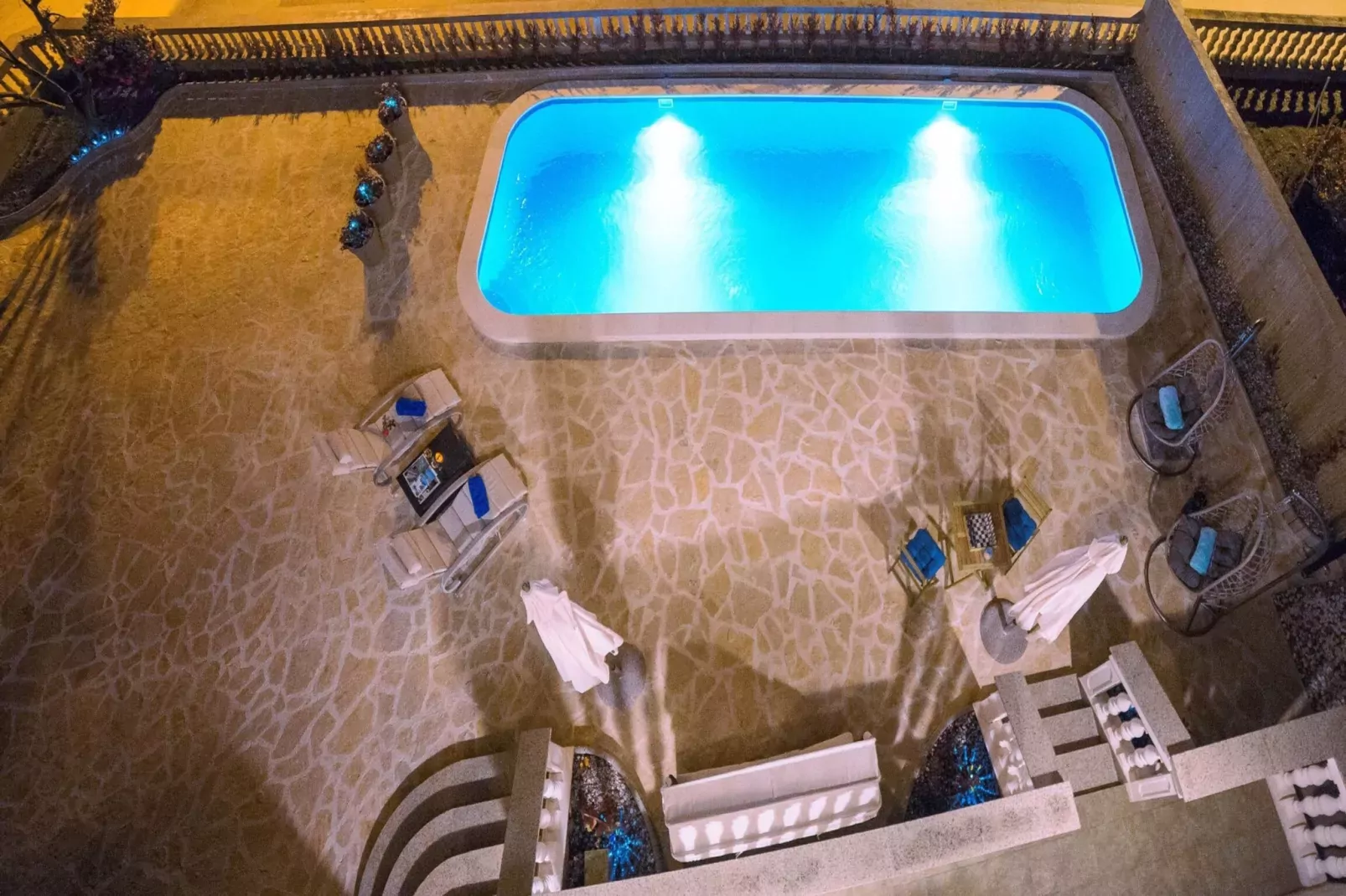 Apartments Nikol - two bedroom apartment A1-Zwembad