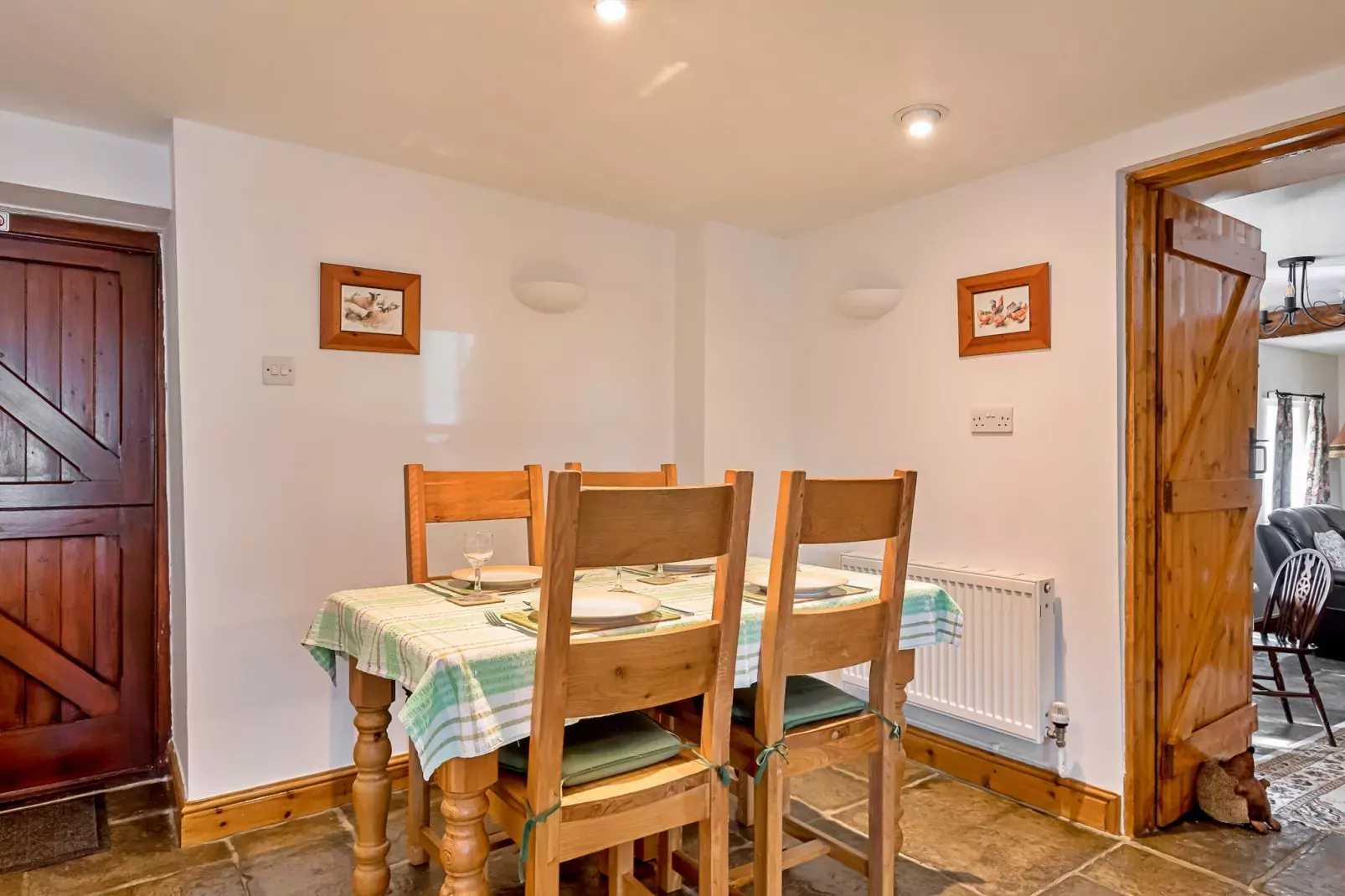 Fives Court Cottage-Eetkamer