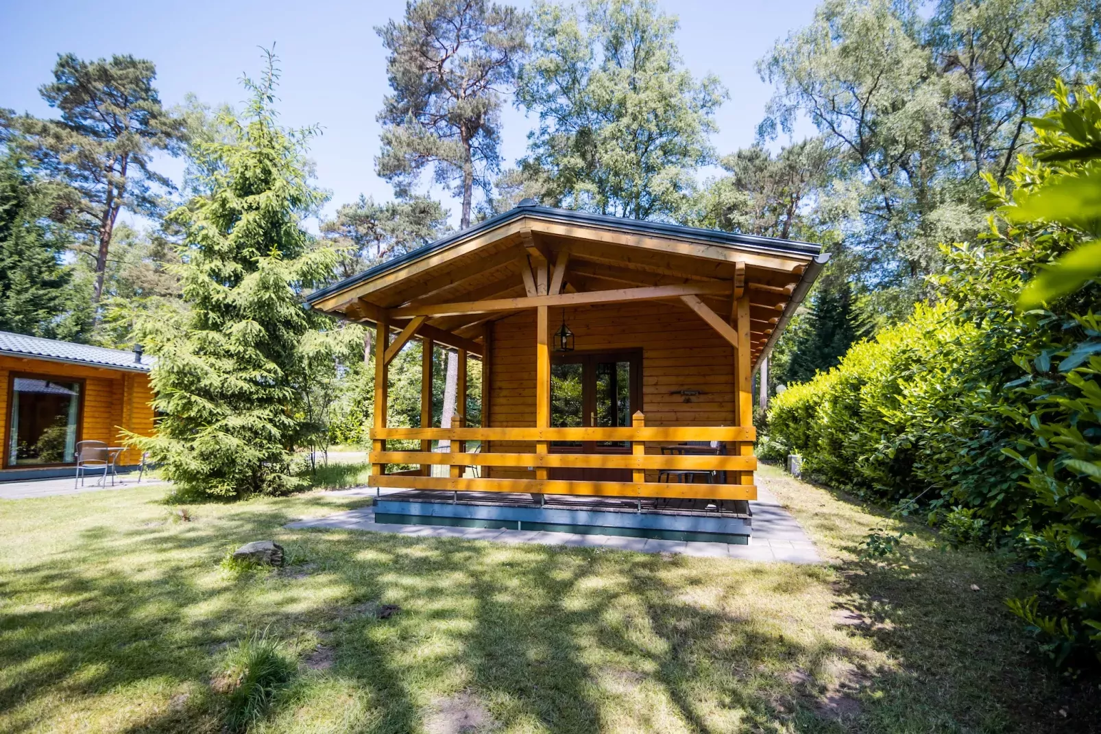 2-persoons wellness lodge-Tuinen zomer