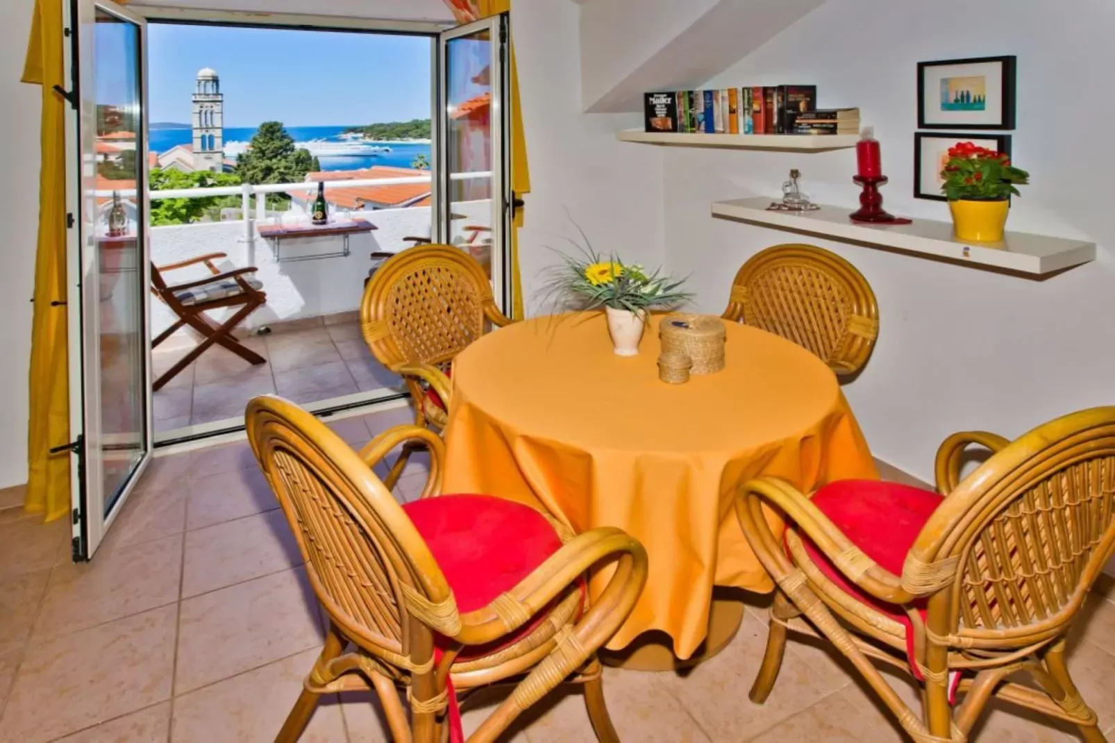 Apartments Jacky - One Bedroom Apartment with Balcony (owner 6)-Eetkamer