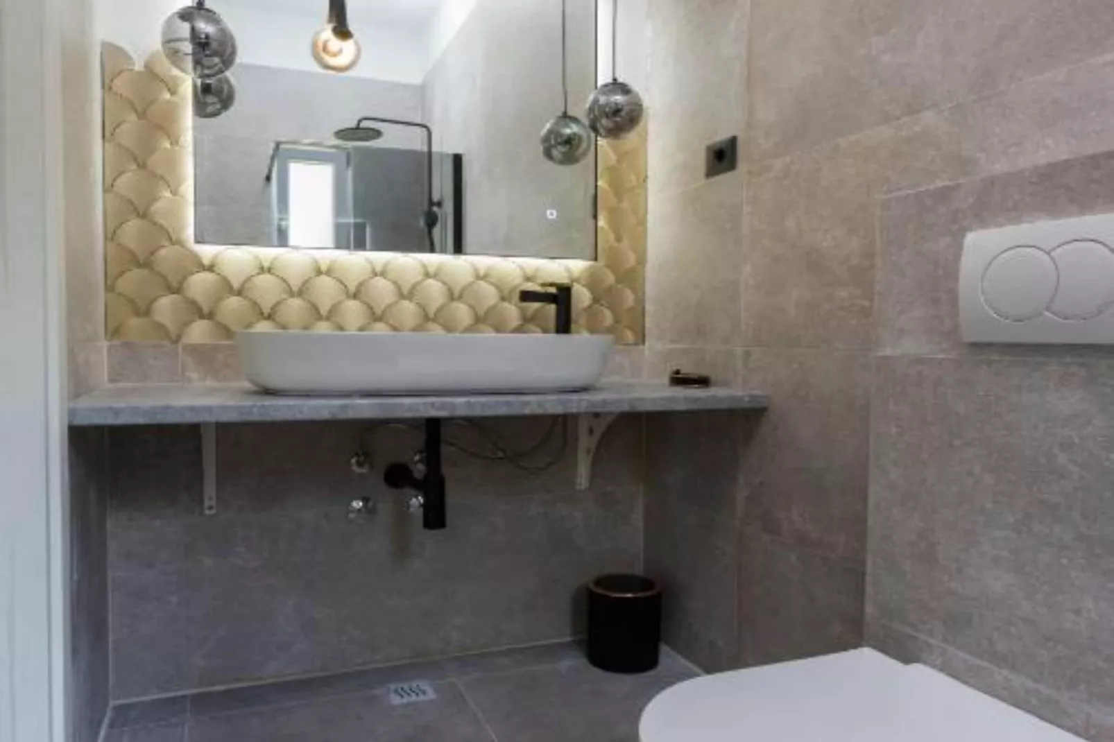 Three-Bedroom Penthouse Apartment-Badkamer