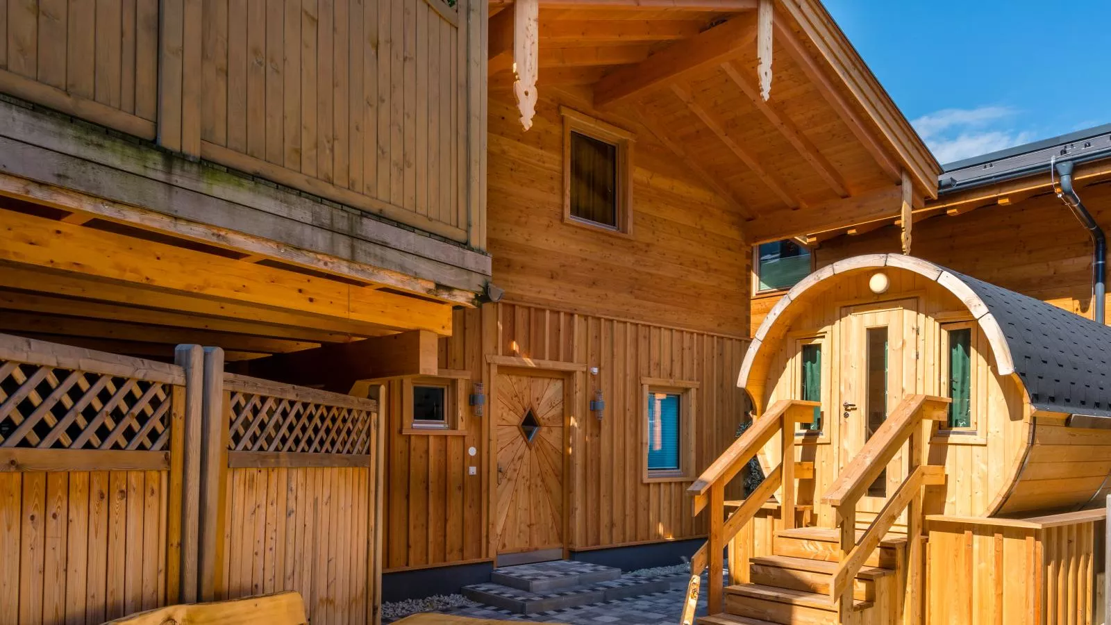 Adventure Lodge Kaprun-Buitenkant zomer