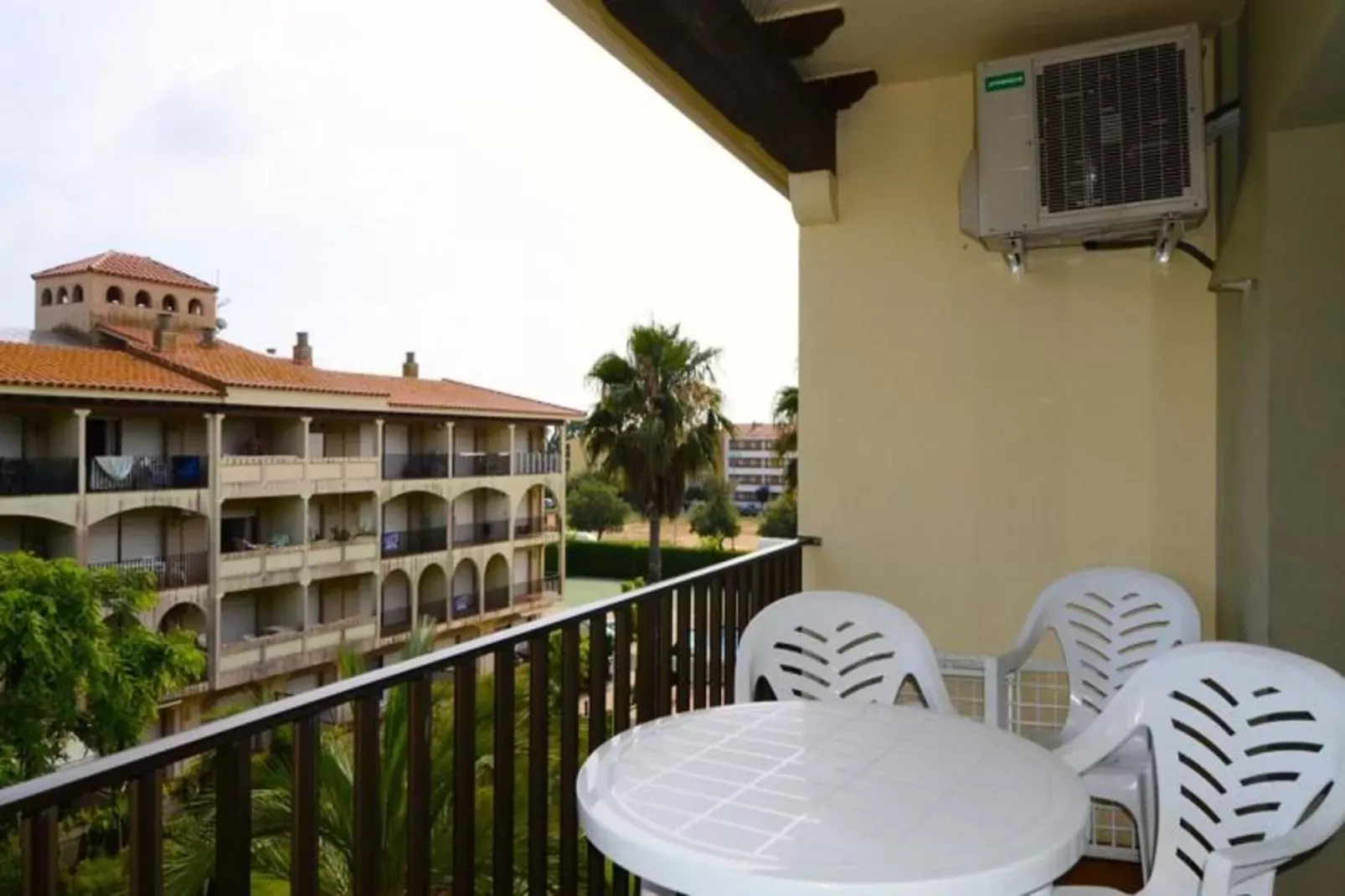 Appartements à L'Estartit-Buitenkant zomer