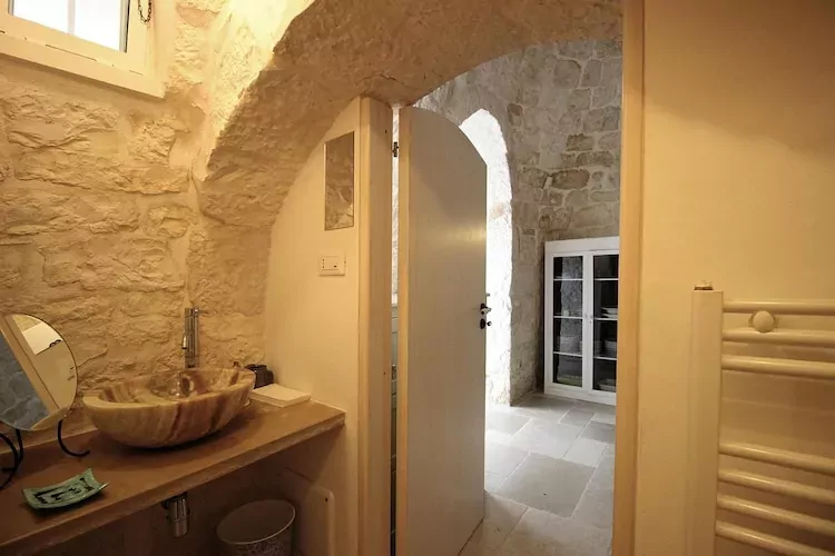 Trullo, Ostuni-Trullo I Giardini-Badkamer