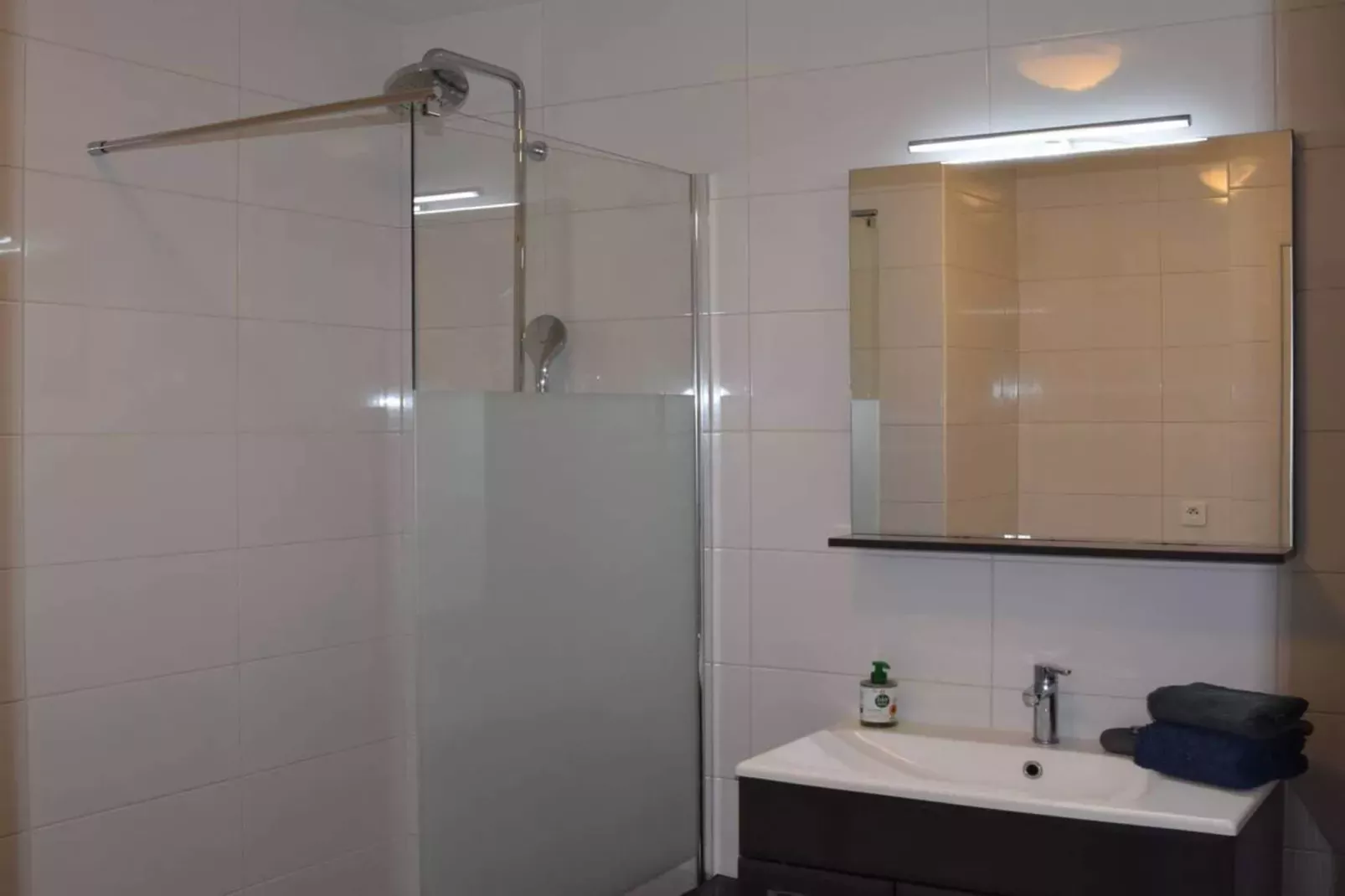 Vue Mer à Golfe-Juan Proche Cannes Plage et Garage-Badkamer