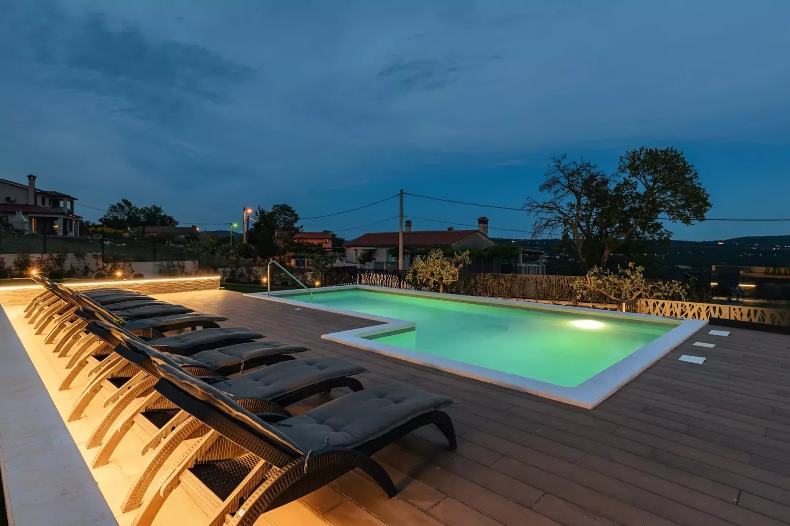 Villa de la Vie with Heated Swimming Pool-Zwembad