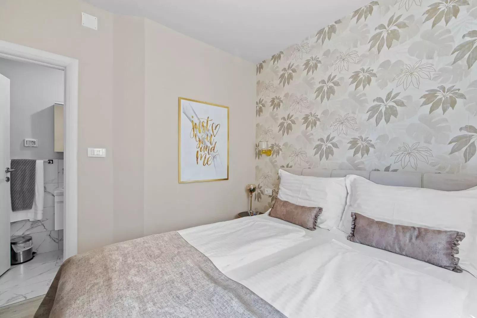 Lady M Gold - Balcony and Sea View-Slaapkamer