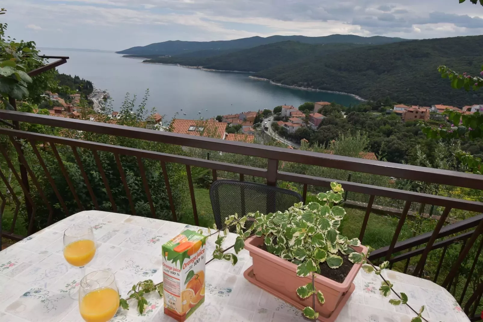Apartment Neda with Wonderful Sea View-Buitenlucht