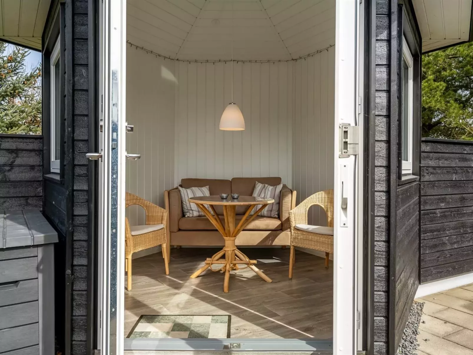 "Sunna" - 1.2km from the sea-Buiten