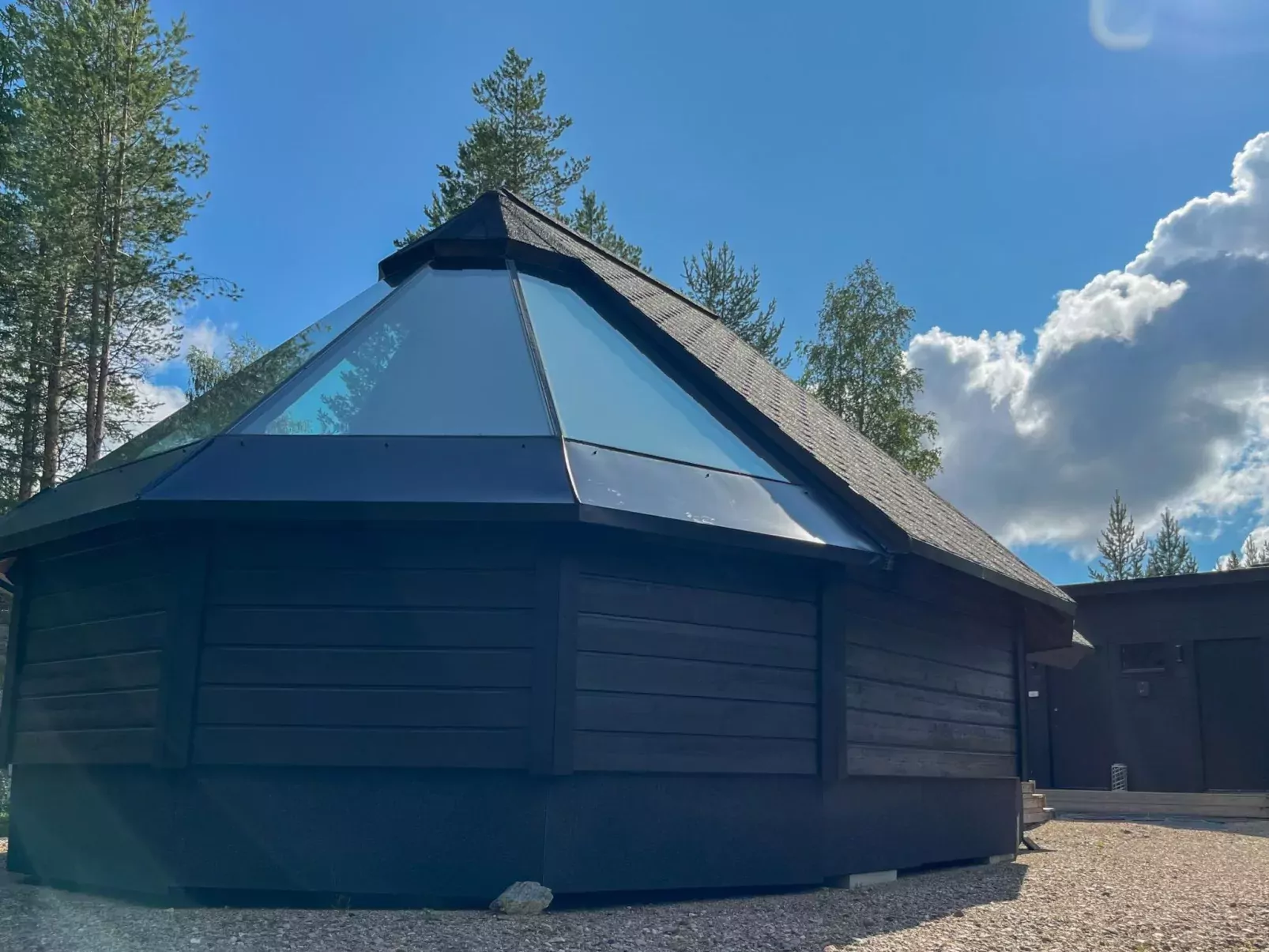 Samruam b aurora cabin-Buiten