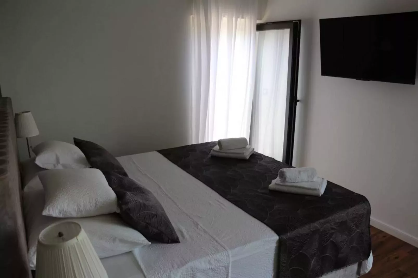 Apartments Marvi - one bedroom apartment (Right)-Slaapkamer