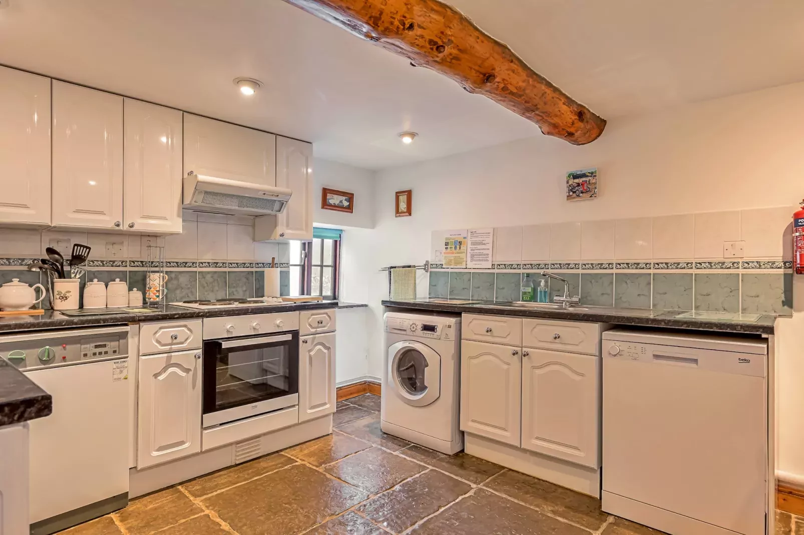 Fives Court Cottage-Keuken