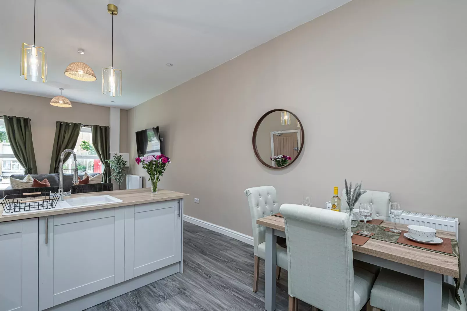 Peace Retreats Apartment - Pwllheli-Eetkamer
