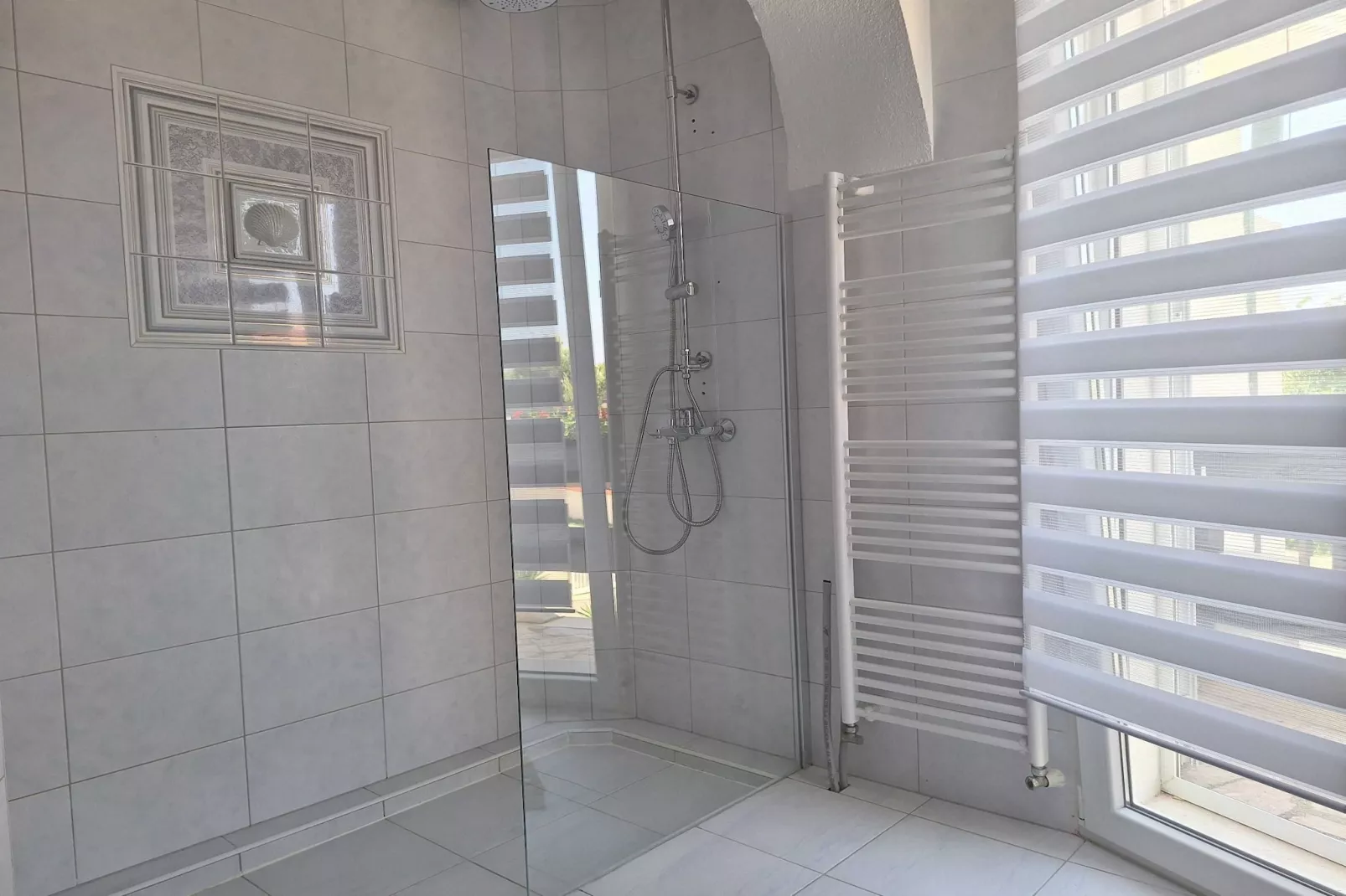 Sea View  Apartment Povljana - One Bedroom Apartment with Sea View-Badkamer