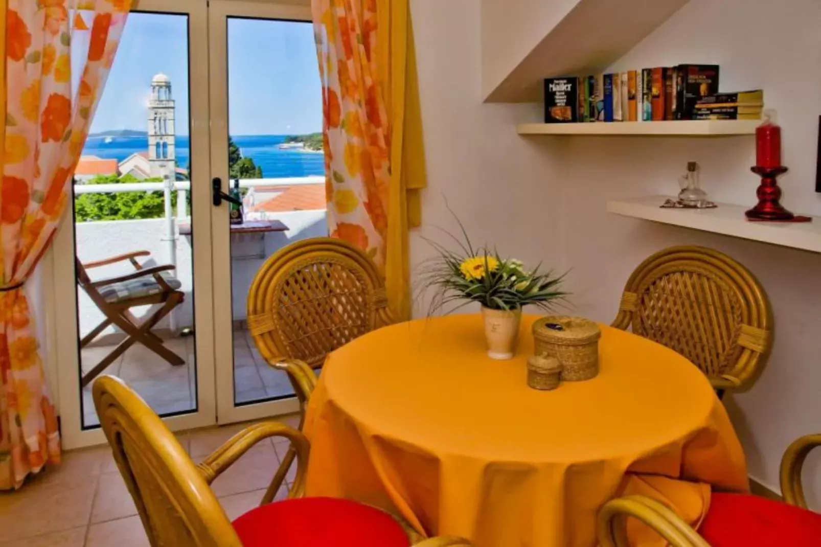 Apartments Jacky - One Bedroom Apartment with Balcony (owner 6)-Eetkamer