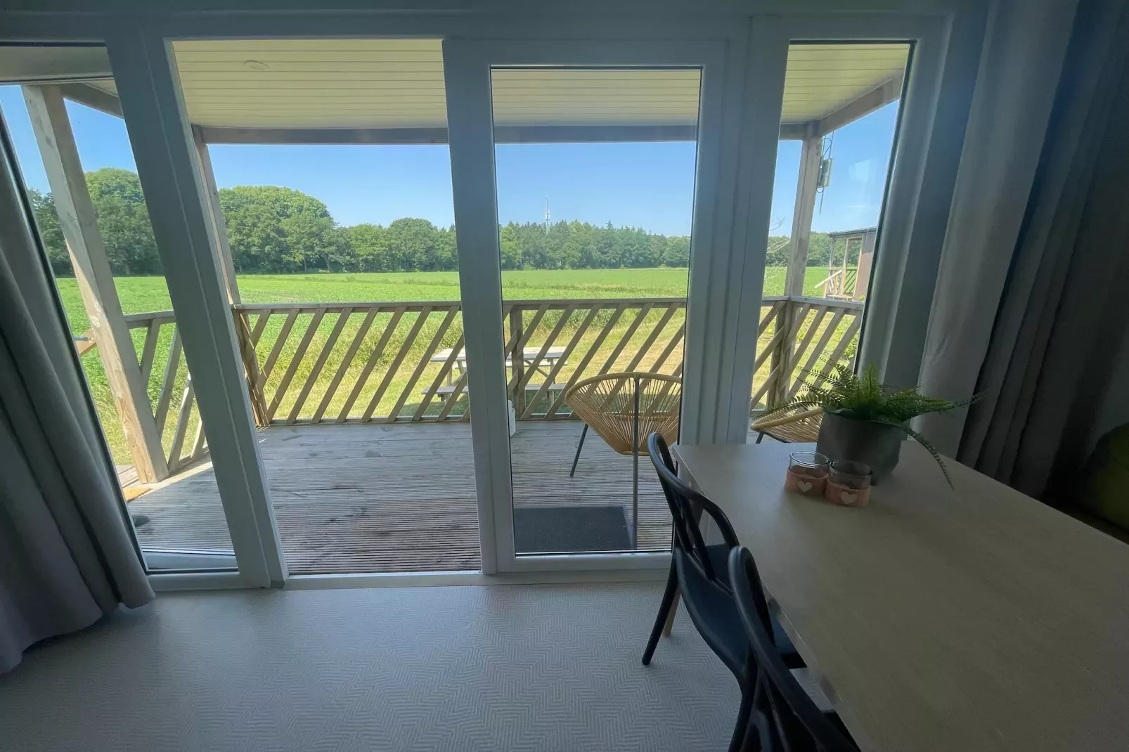 Elperhof Veldlodge-Eetkamer