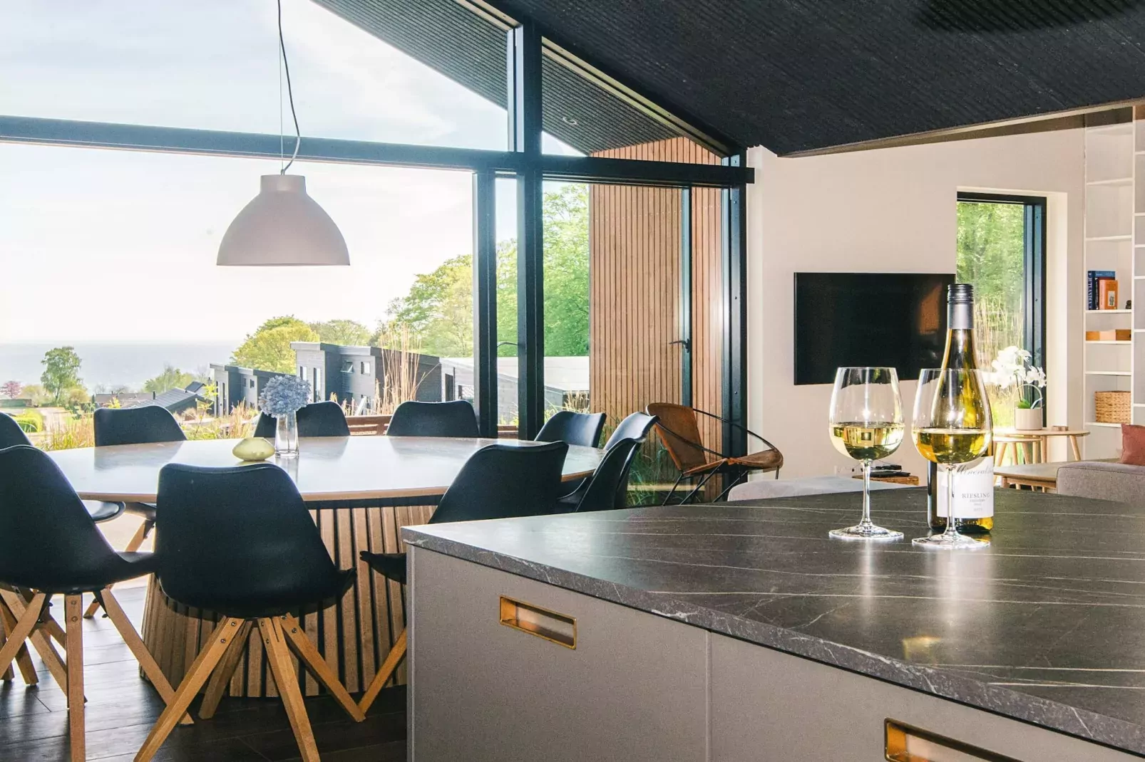 Panoramisch toevluchtsoord met zwembad -- By Traum Ferienwohnungen-Binnen