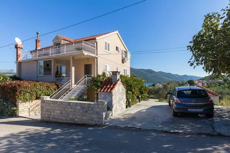 Apartments Memunić - One Bedroom Apartment with Balcony and Sea View (CRVENI)