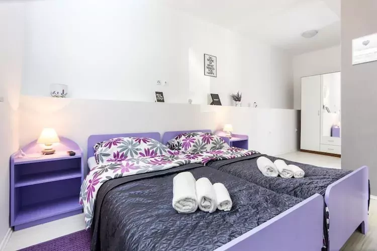 Apartment Saulan - One-Bedroom Apartment-Binnen