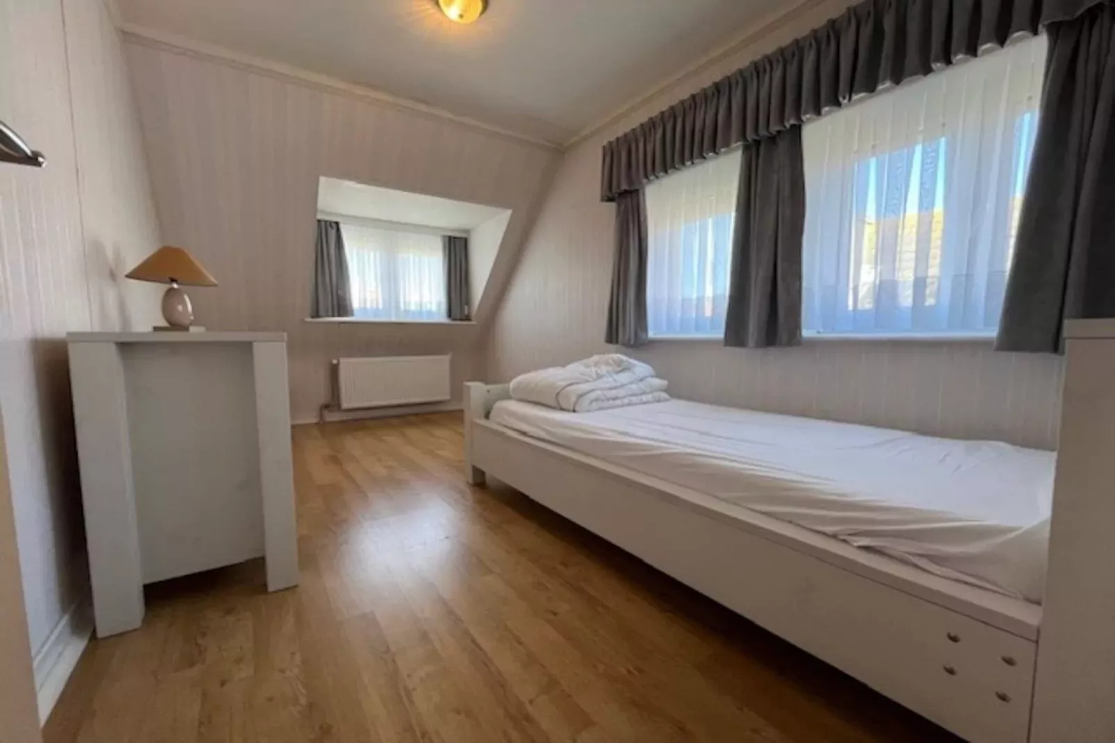 VILLA ZEEBRIES WONING-Slaapkamer