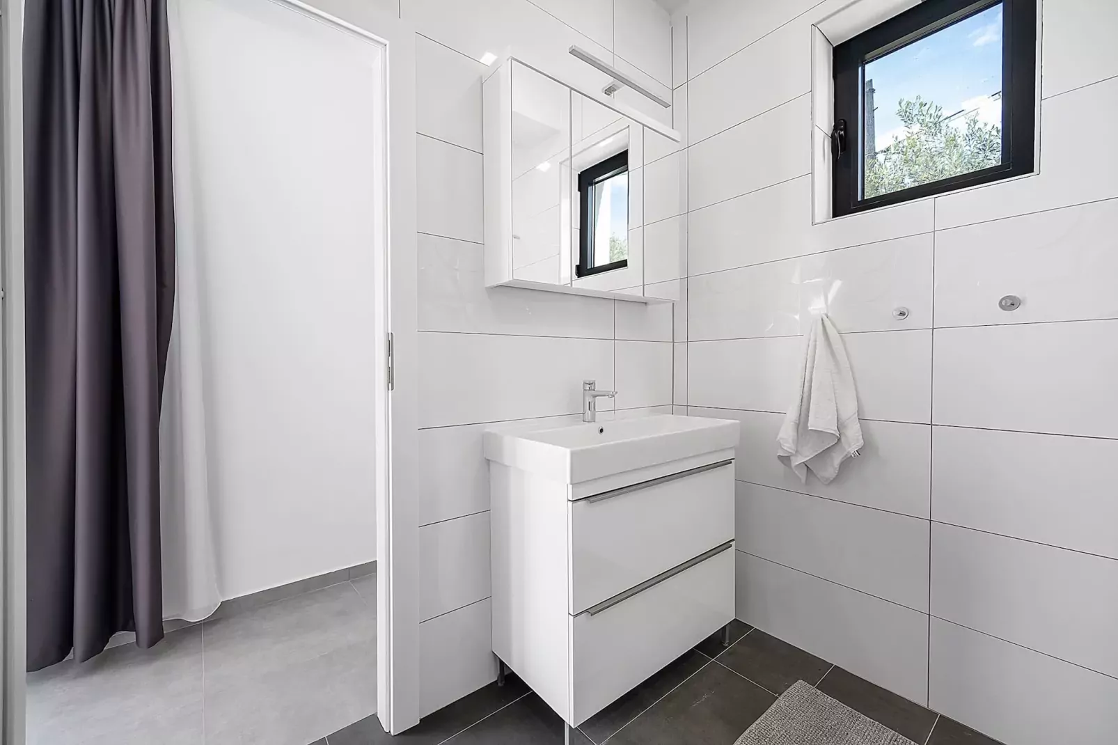 Max - Sea View, One Bedroom Apt with Terrace-Badkamer