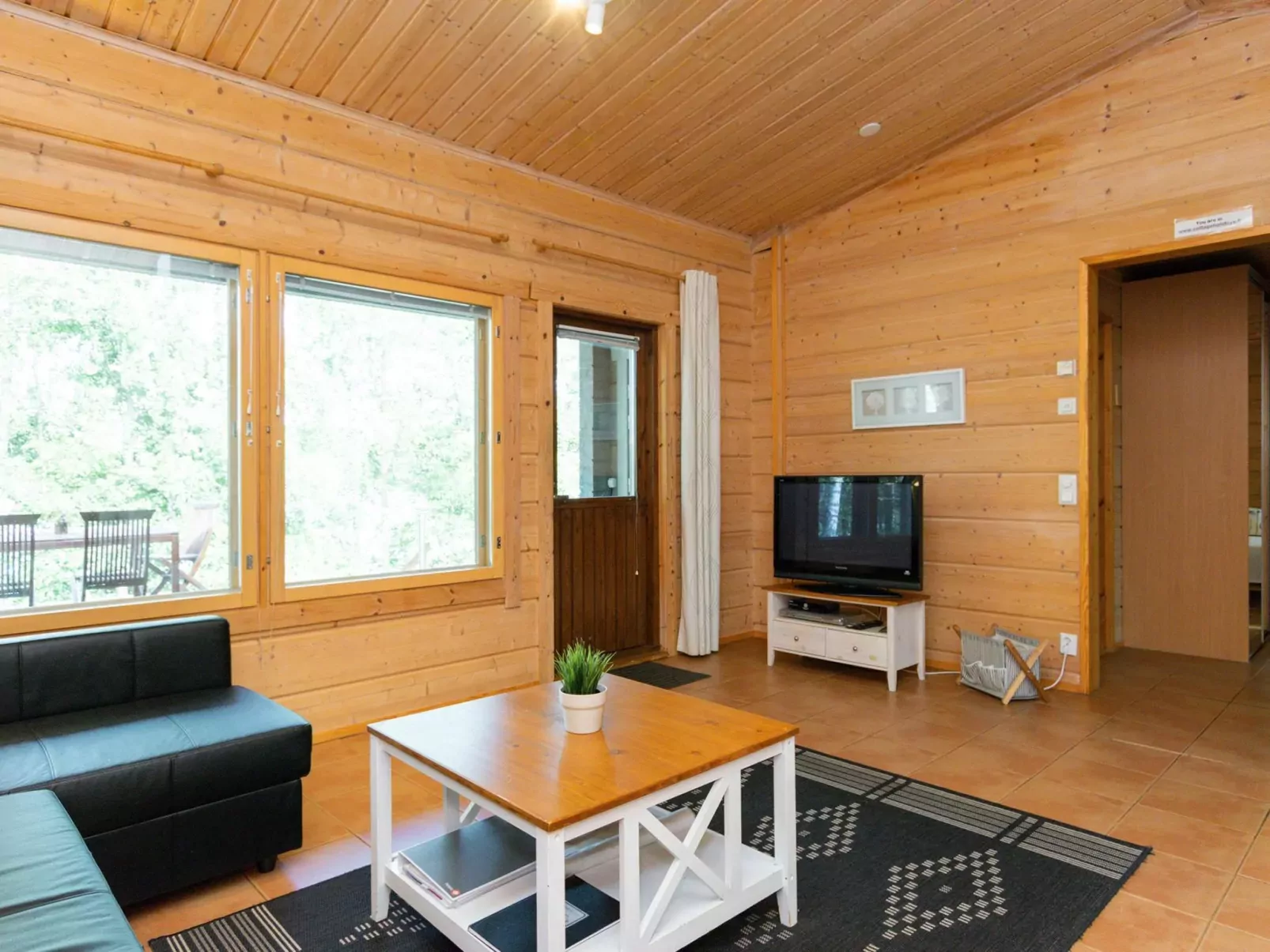 Hot pool cottage iitu-Binnen
