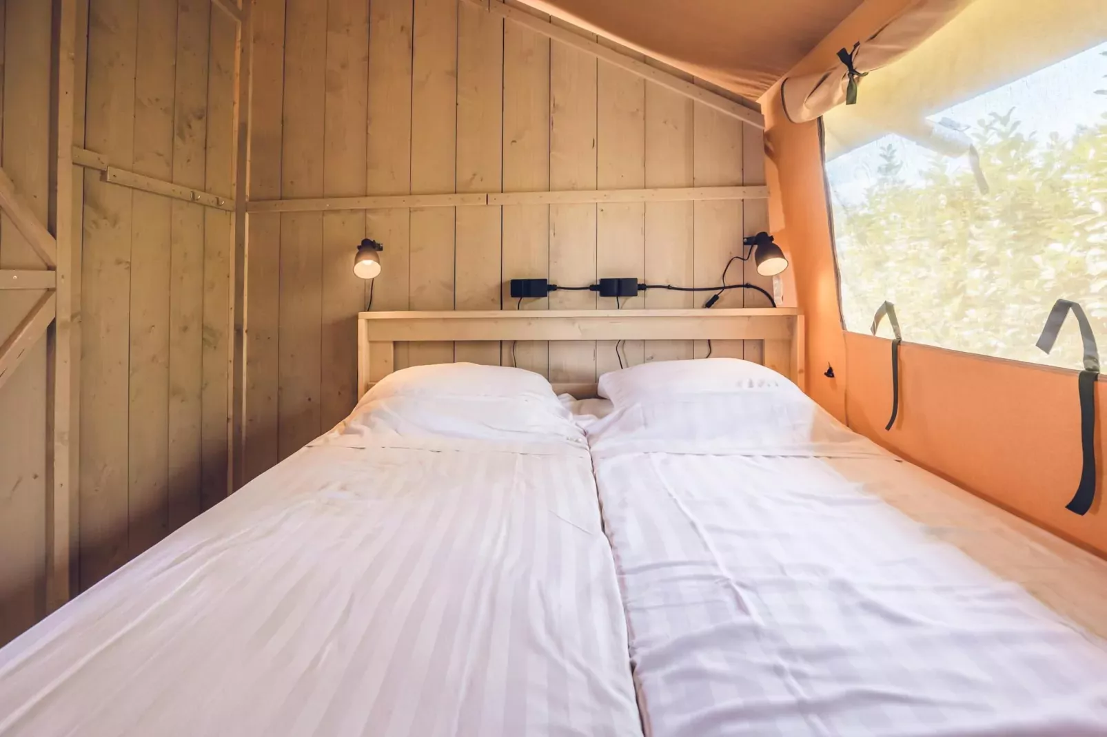 Safari tent 'Edelhert' | 2 - 8 pers-Slaapkamer