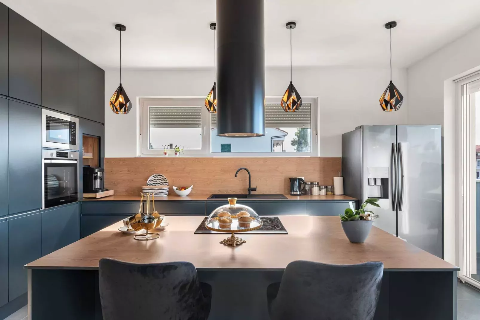 Apartments Velic - Three bedroom apartment C-Eetkamer