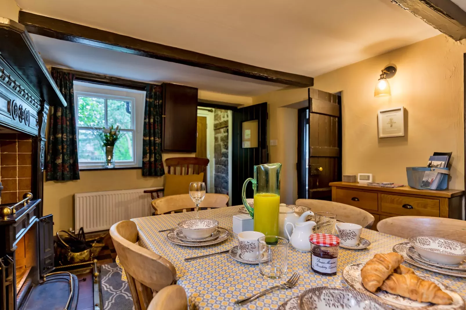 Spring Cottage-Woonkamer