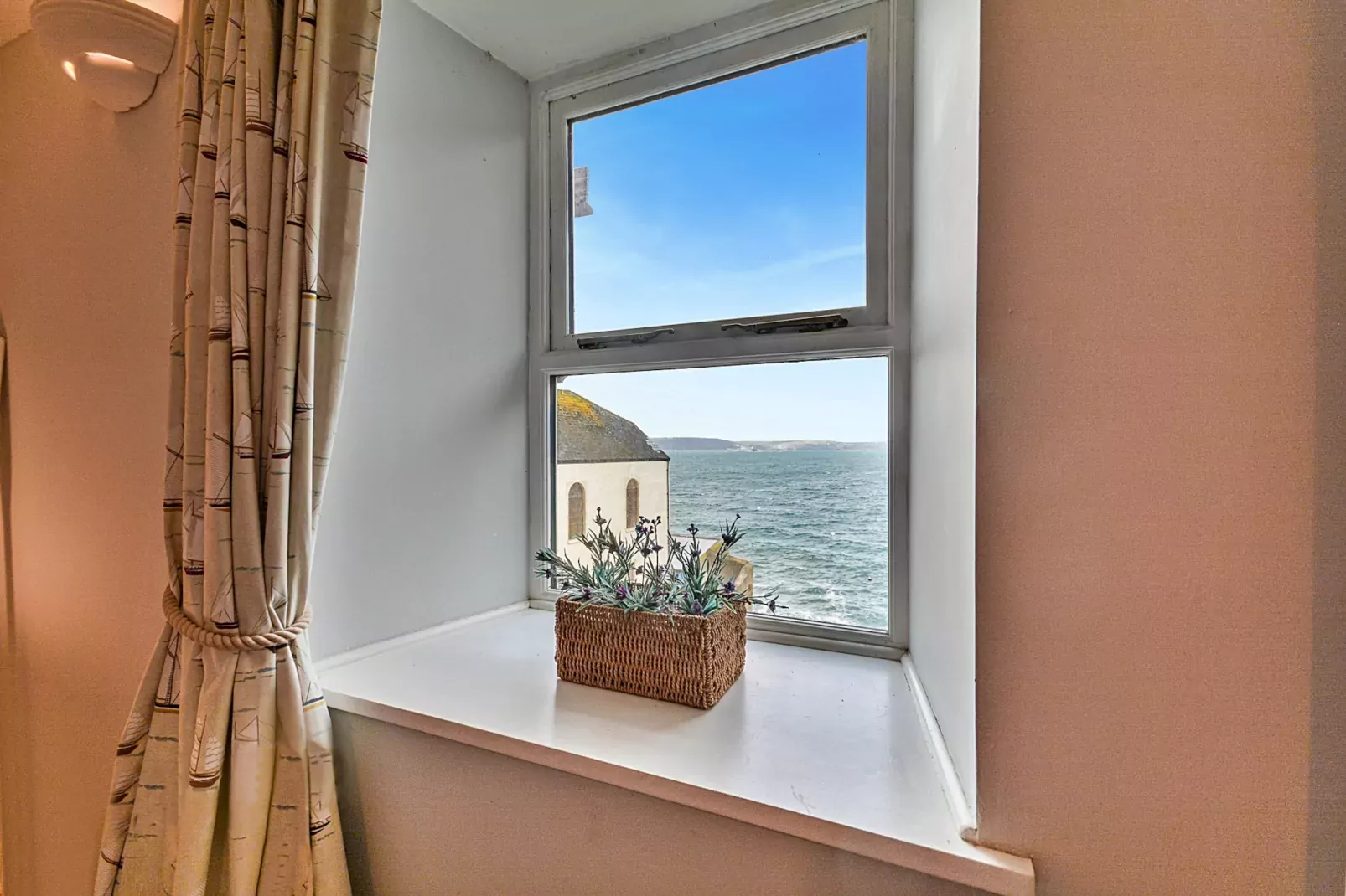 Nor Nour, Cawsand