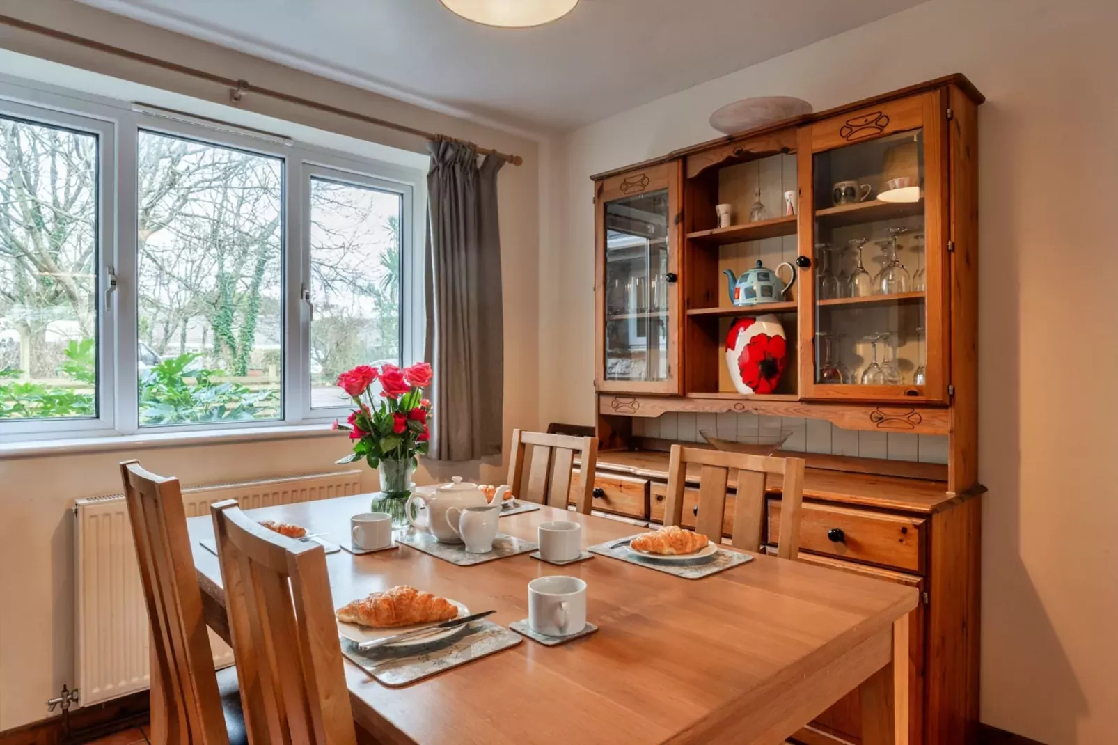 No.1 Gladys' Orchard-Eetkamer