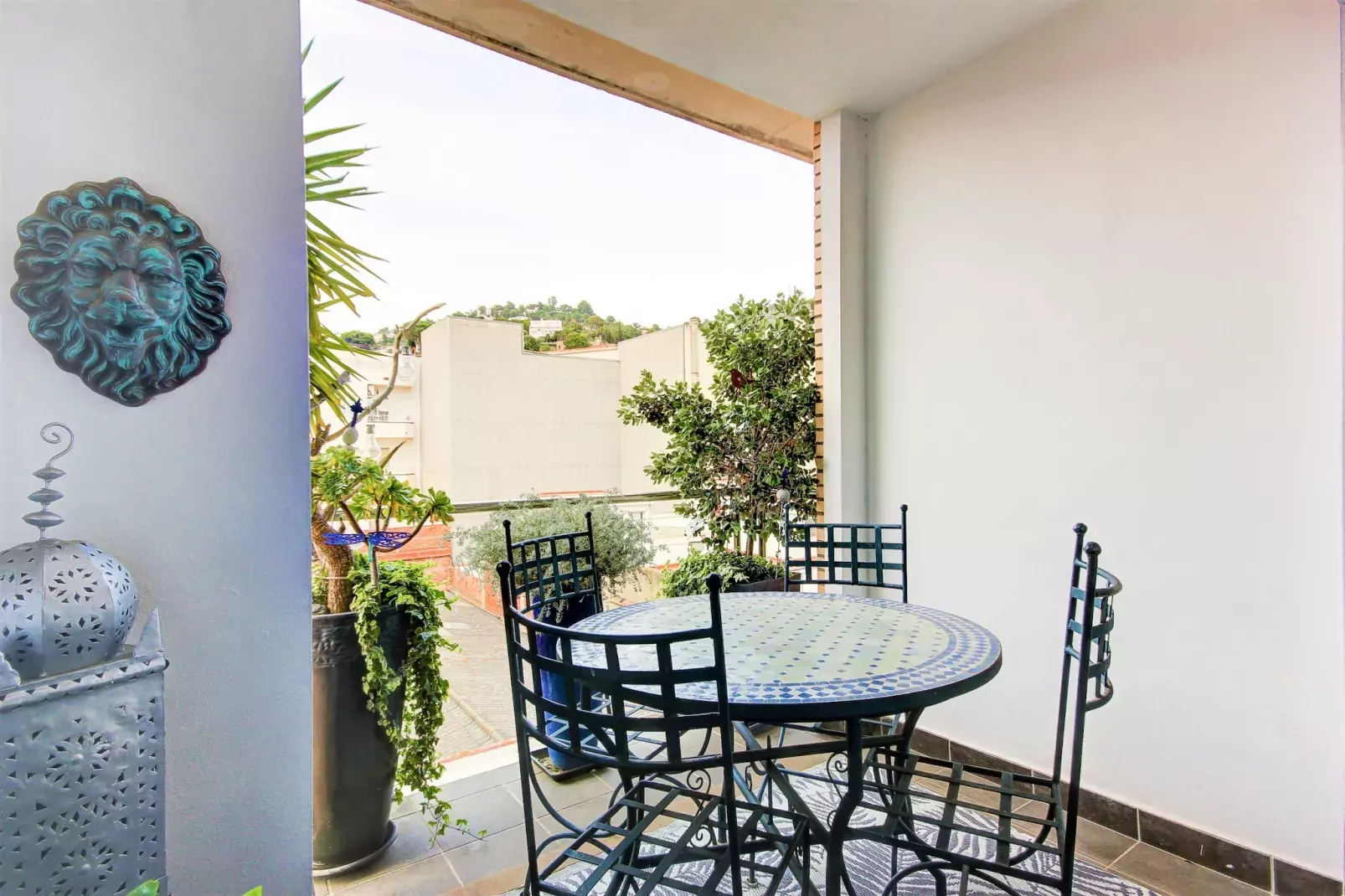 EUGENI D'ORS 3 1 Roses-Terrasbalkon