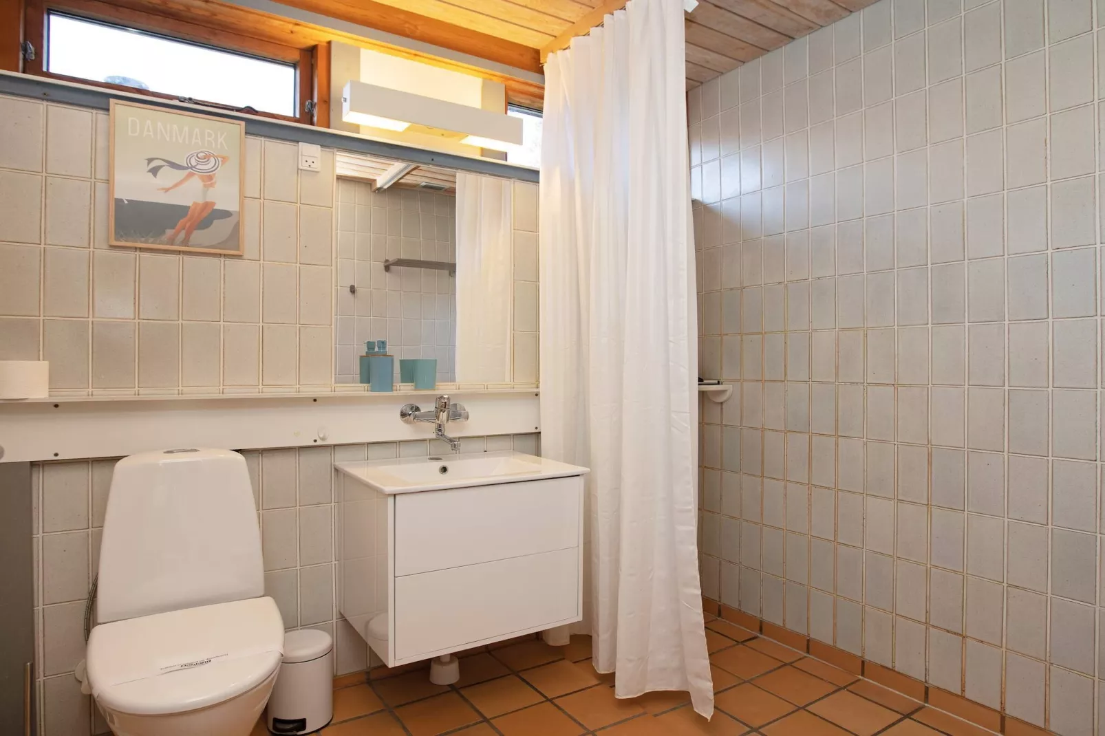 3 room,close to the sea/dike,renovate-Binnen