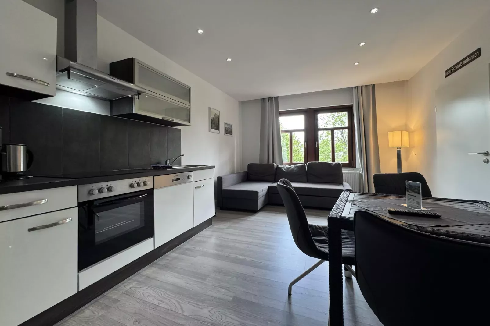 Apartment im alten Bahnhof-Woonkamer