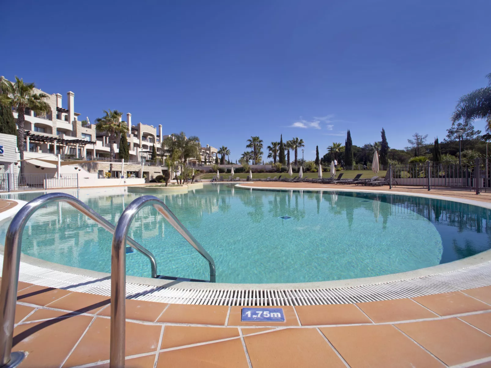 Pine Hills Turquesa-Buiten