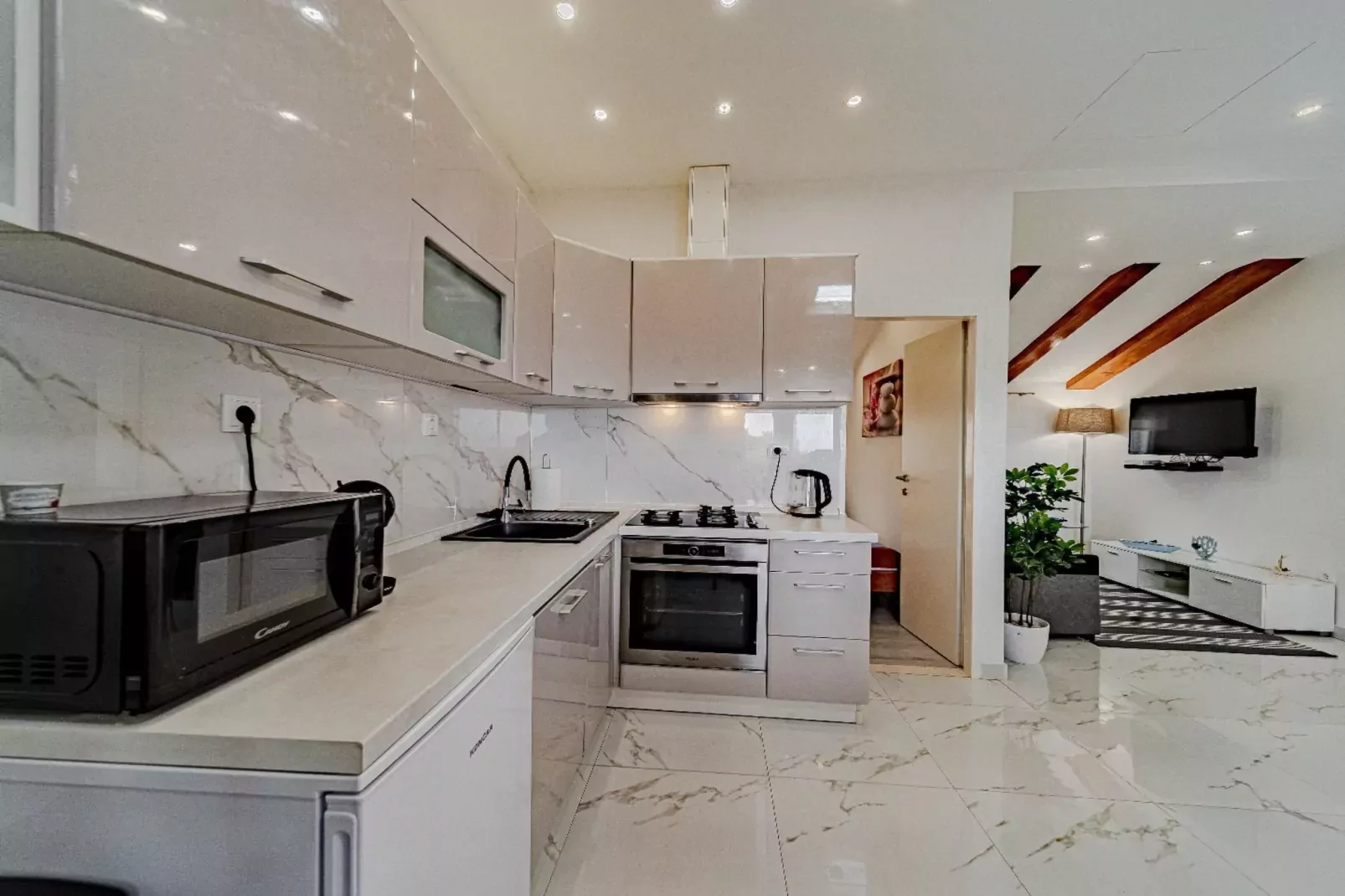 Stone House Blaca - Two Bedroom Stone House with Terrace and Sea View-Keuken