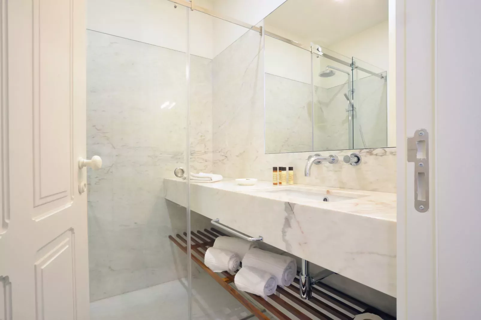 YOUROPO - Market 3B-Badkamer