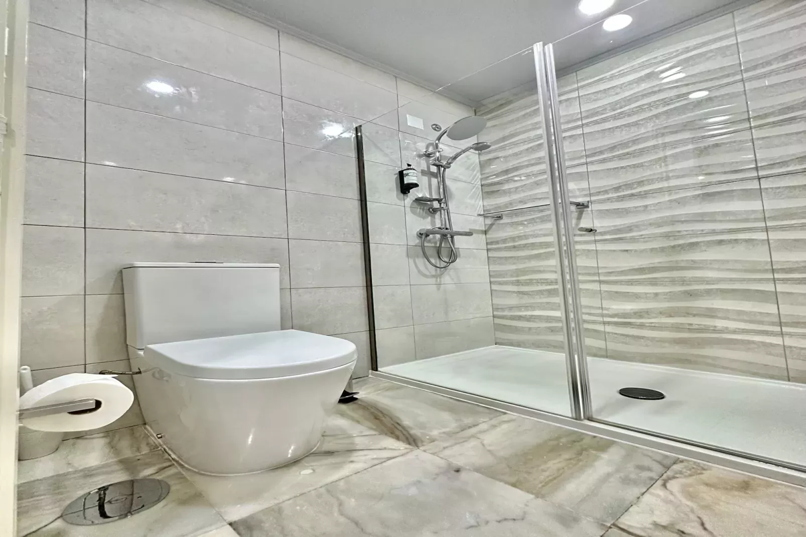 YOUROPO - Downtown 4B-Badkamer