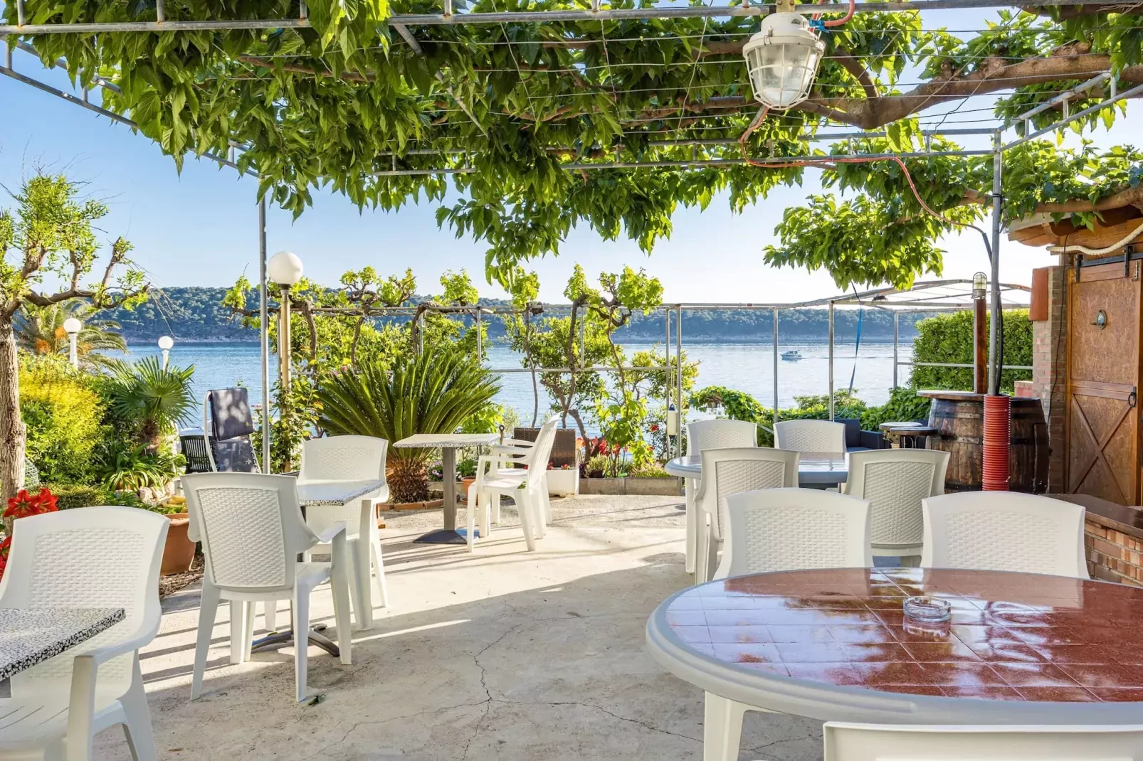 Apartments Jurica - Apt 4 with Sea View-Tuinen zomer