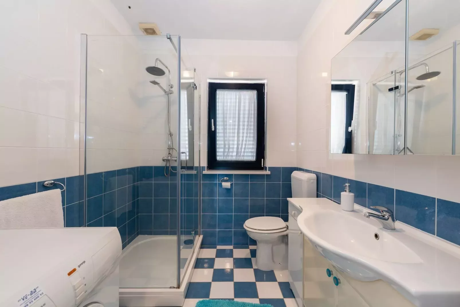 Holiday Home Alis with Sea View-Badkamer