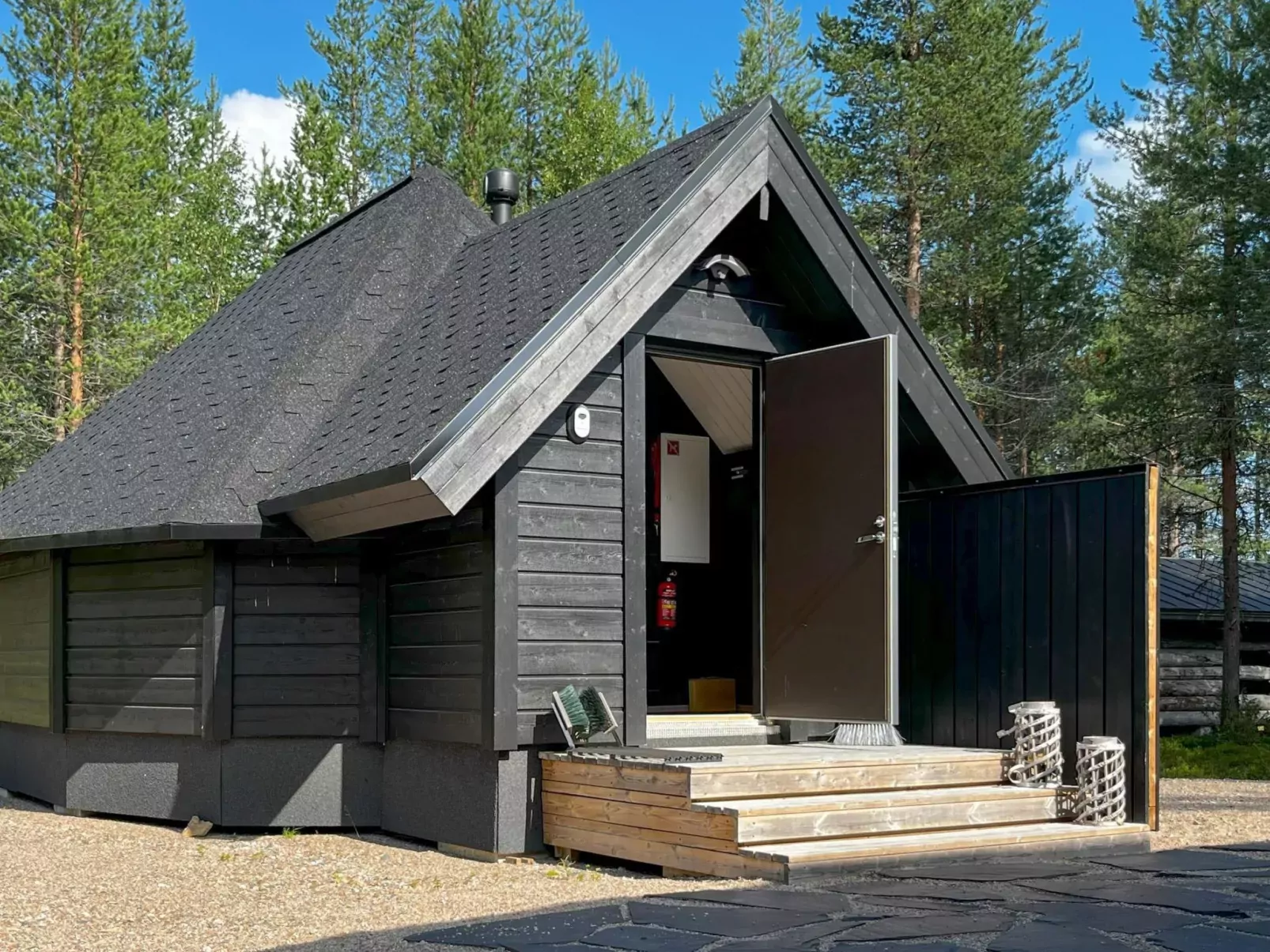 Samruam b aurora cabin-Buiten