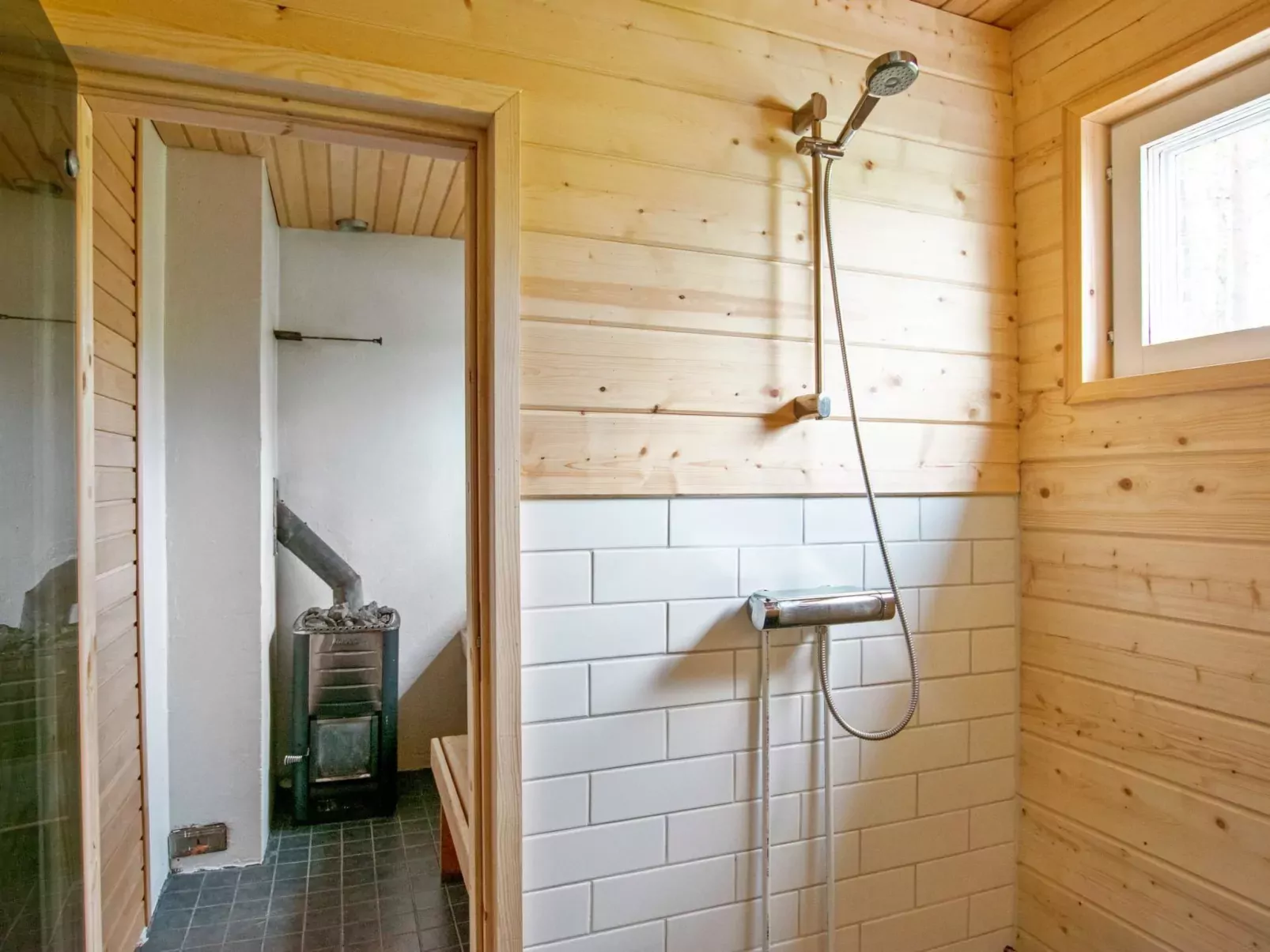 Koskisaari, vaikon loma 2-Binnen