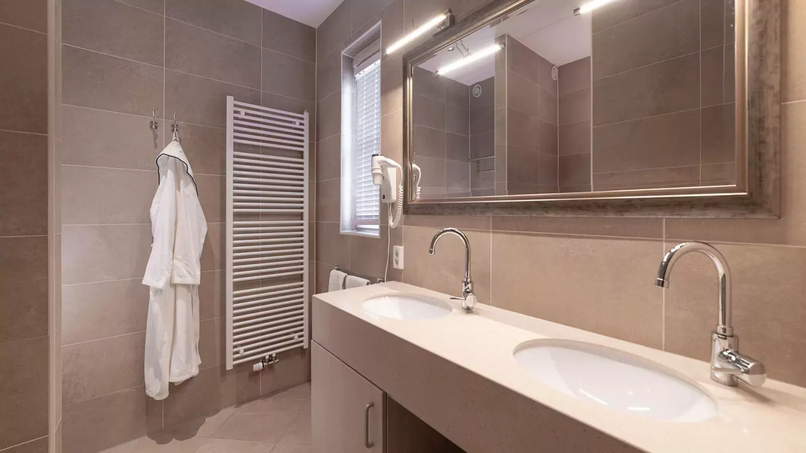 Huis nummer 37-Badkamer