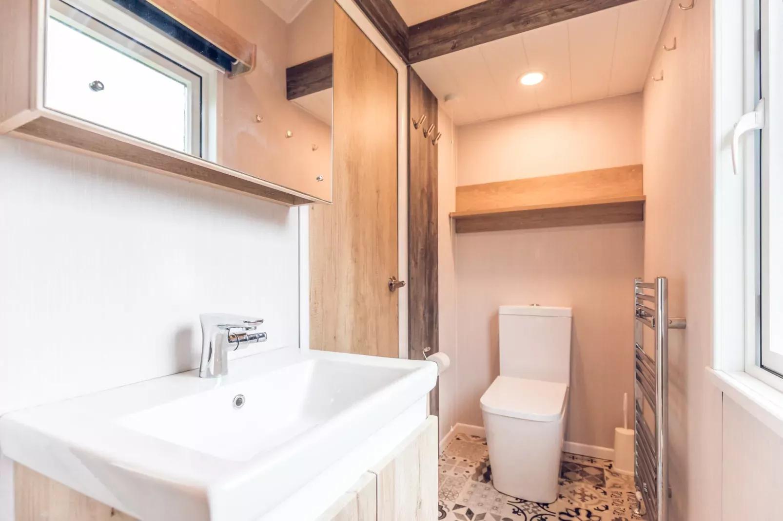 Tinyhouse 'Egel' | 2 - 4 persons-Badkamer