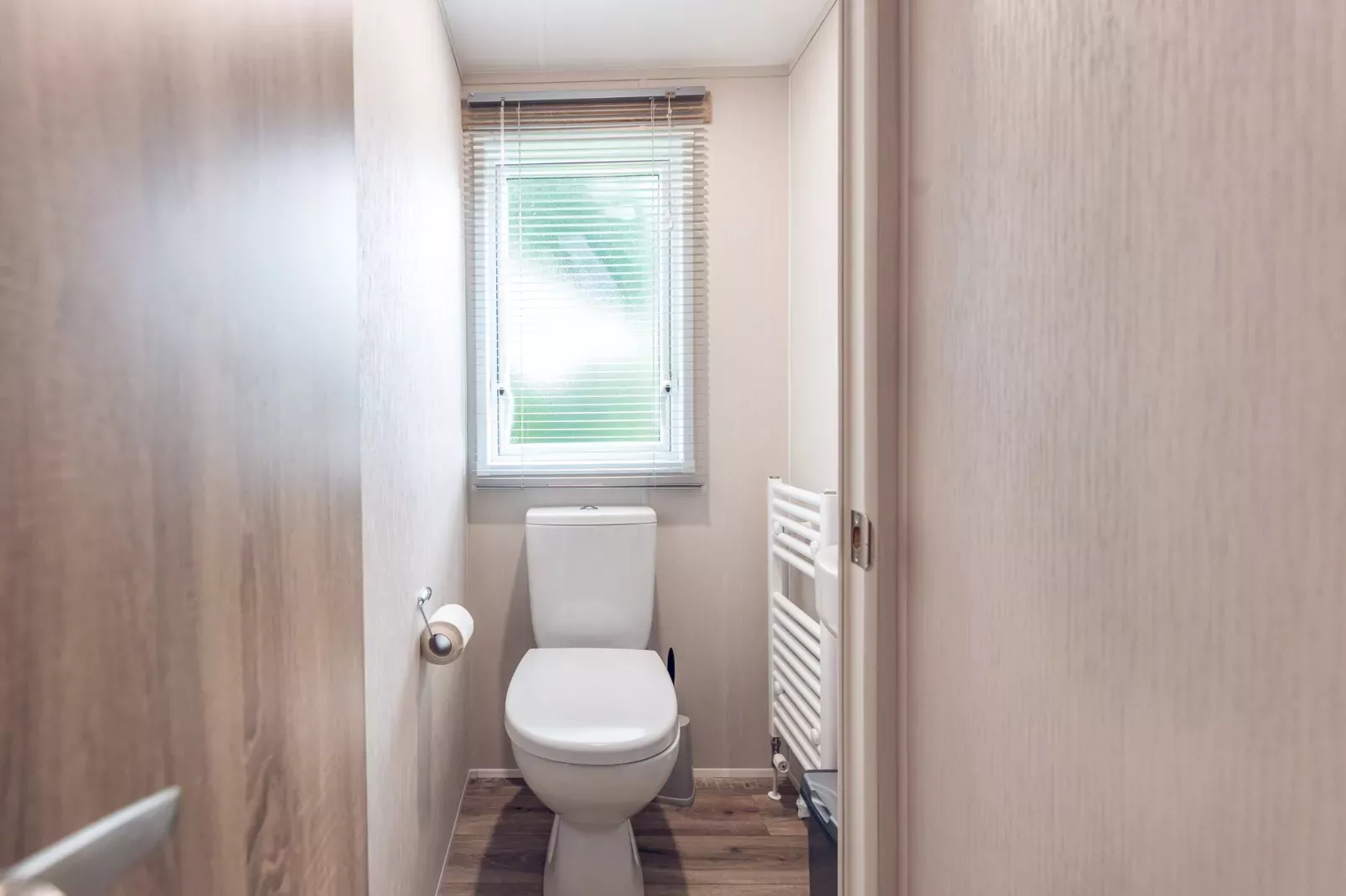 Tinyhouse 'Eekhoorn' | 2 - 4 pers.-Badkamer