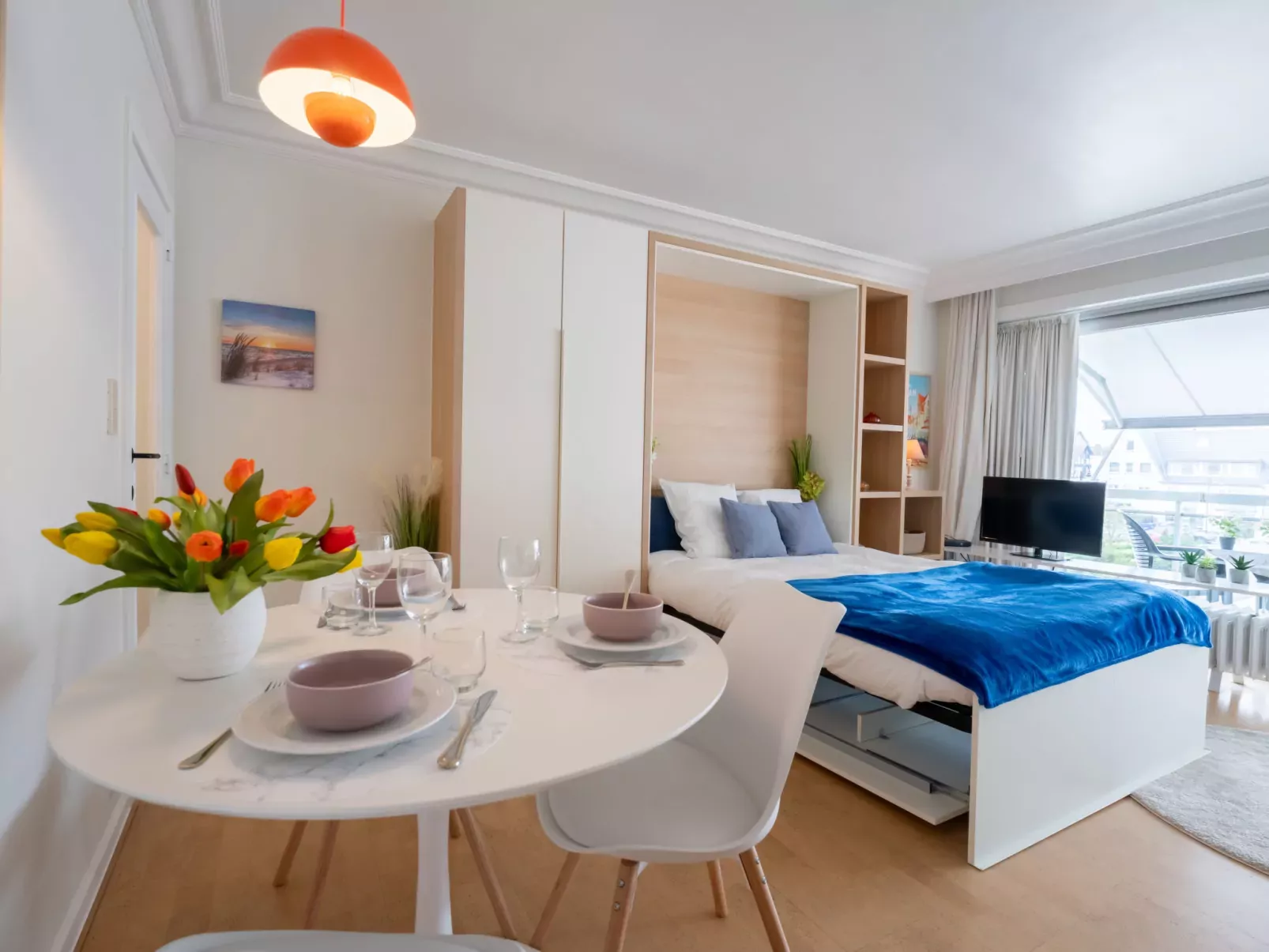 Cosy @ the beach studio with pool-Binnen