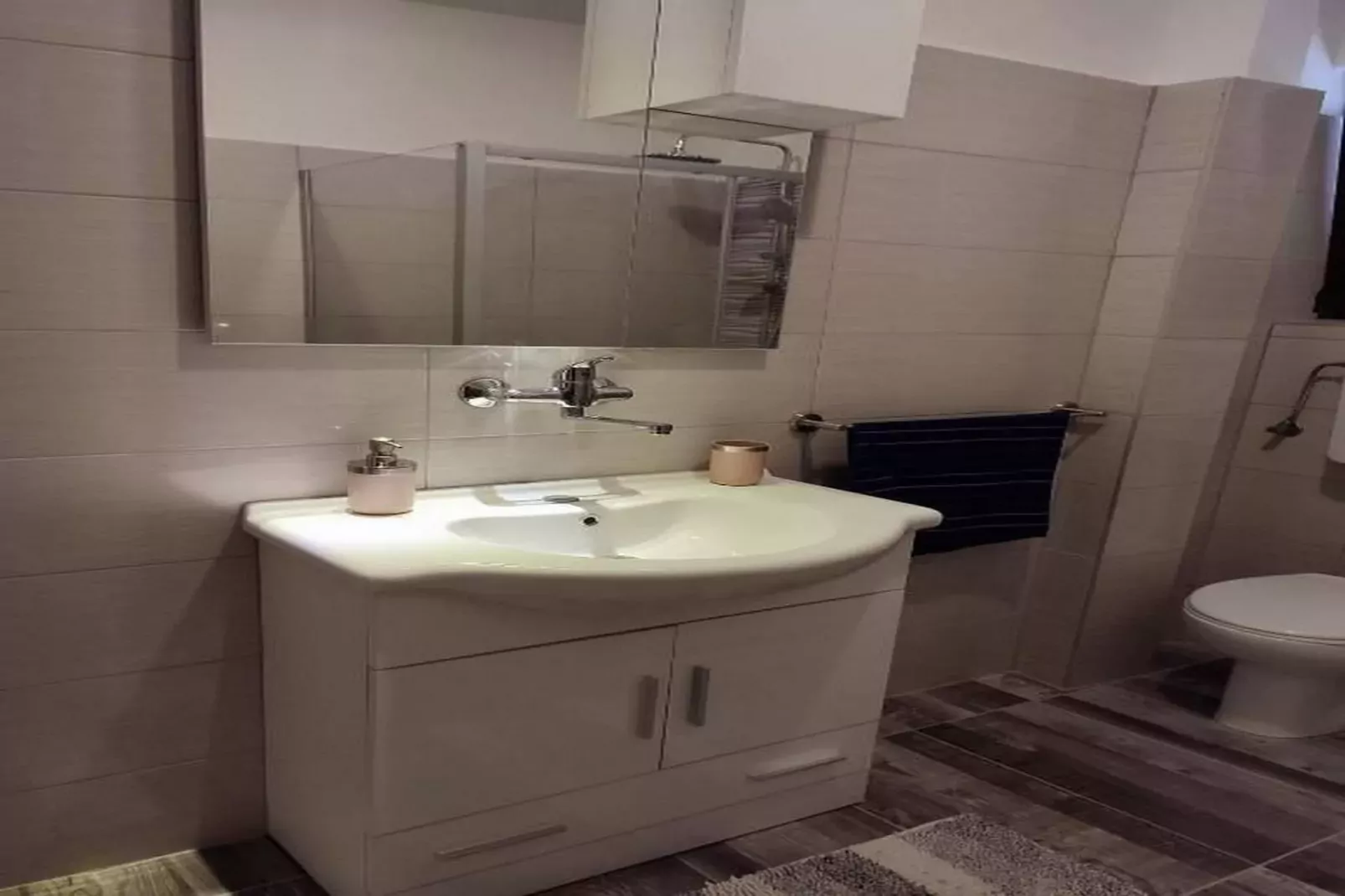 Apartments Dubravica - two bedroom apartment-Badkamer